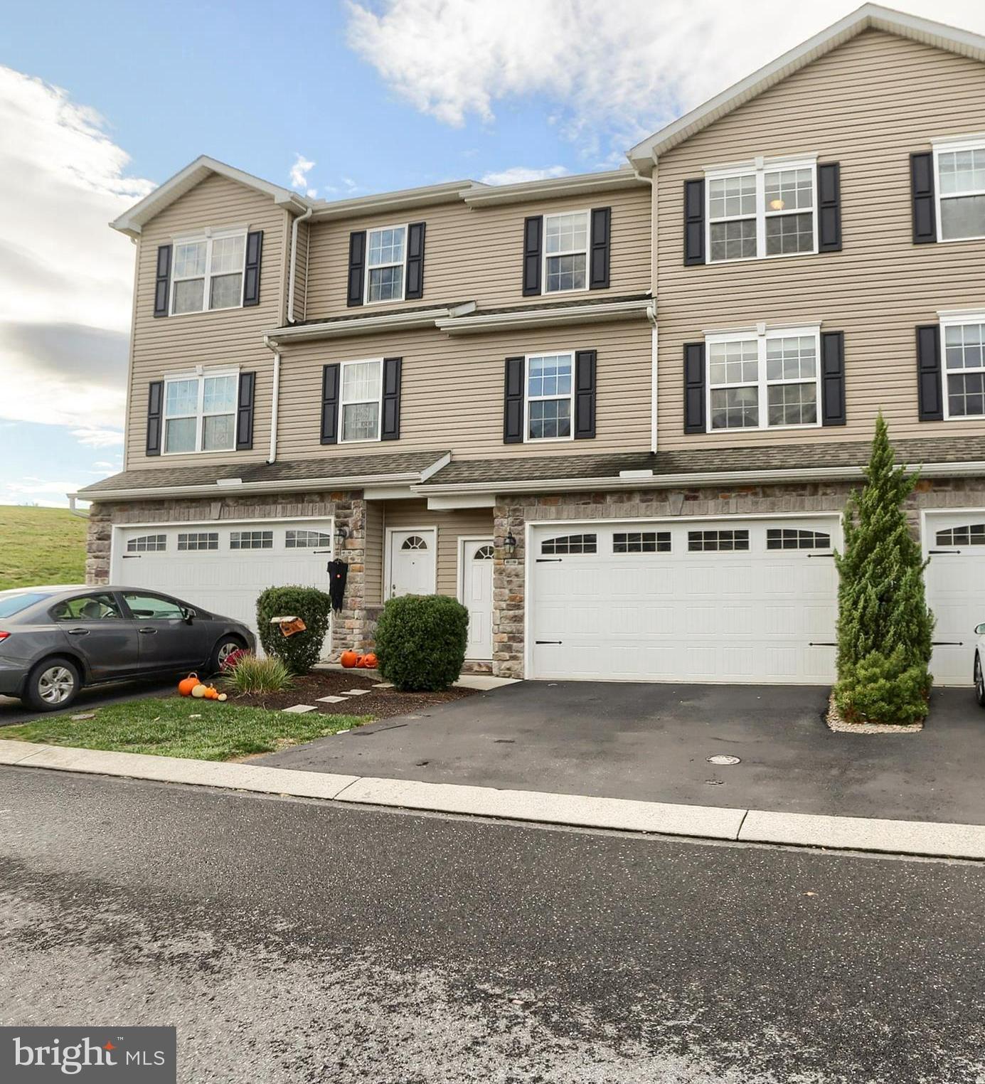813 SPRING ROCK COURT
