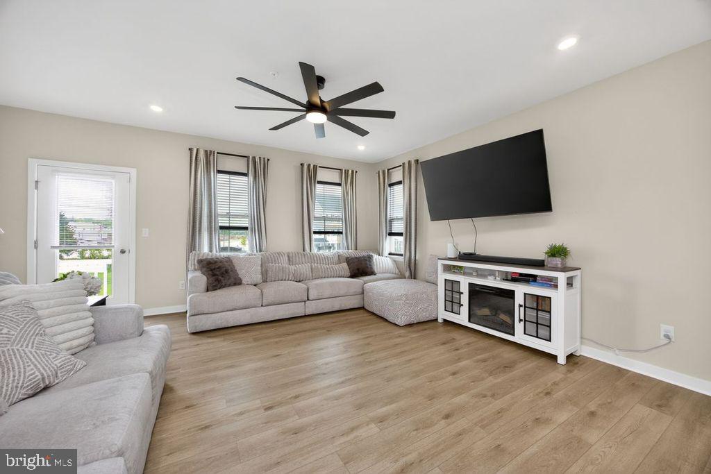 RIVER POINTE - Residential