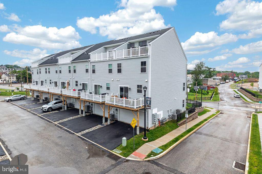 RIVER POINTE - Residential