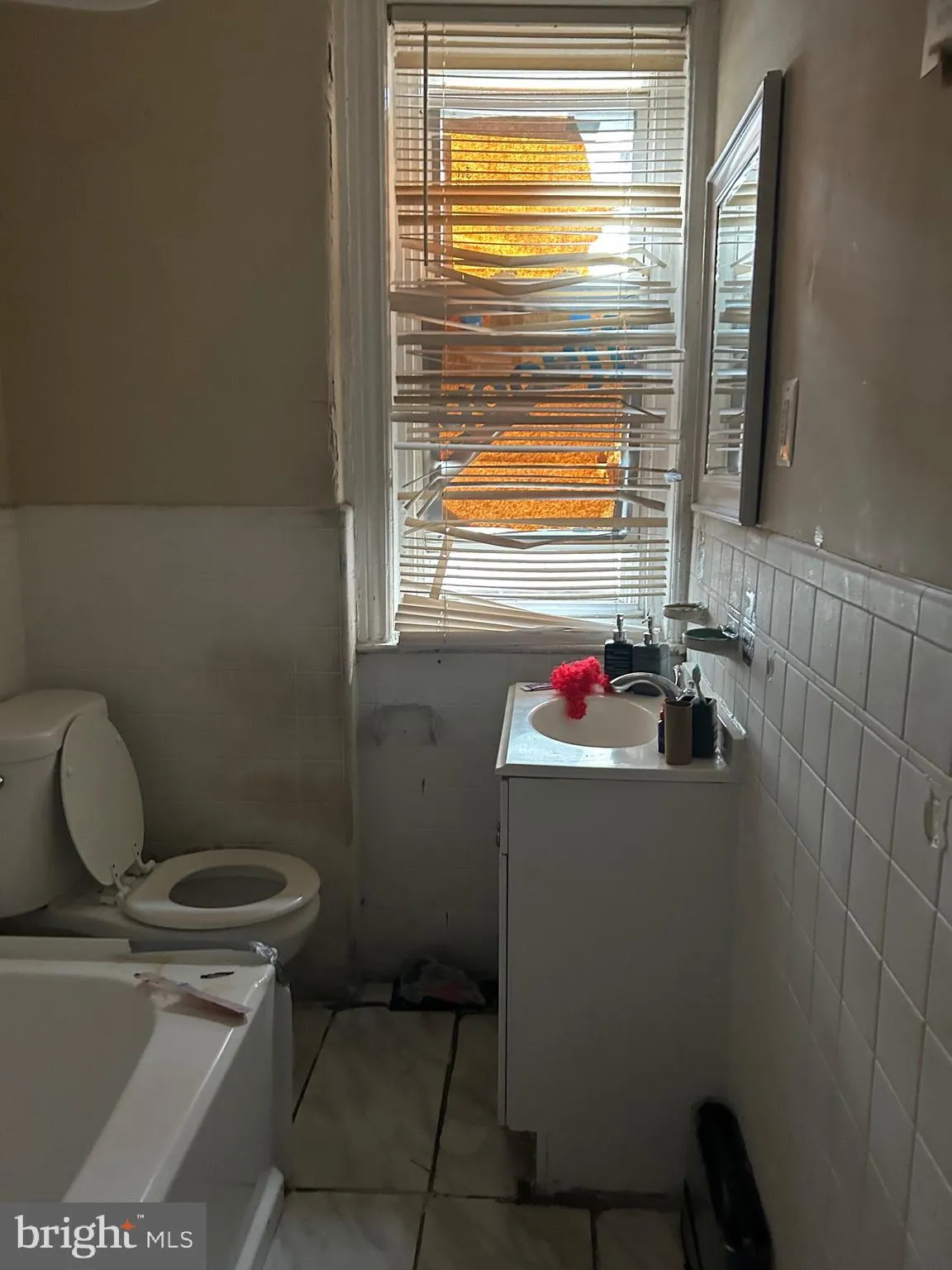 Philadelphia, Pennsylvania 19140, United States, 3 Bedrooms Bedrooms, ,1 BathroomBathrooms,Residential,Active,193400