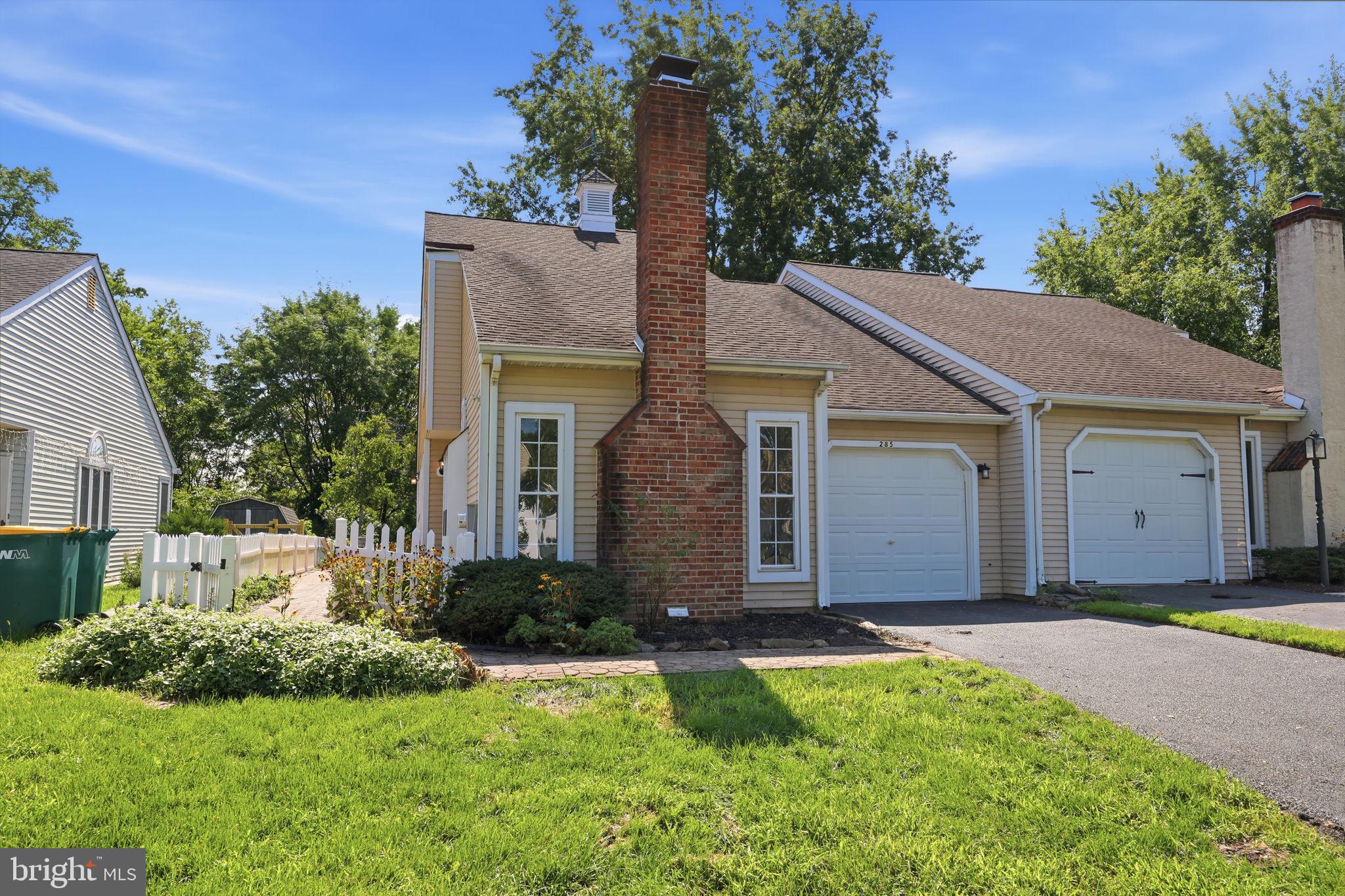 285 WOODS EDGE PLACE