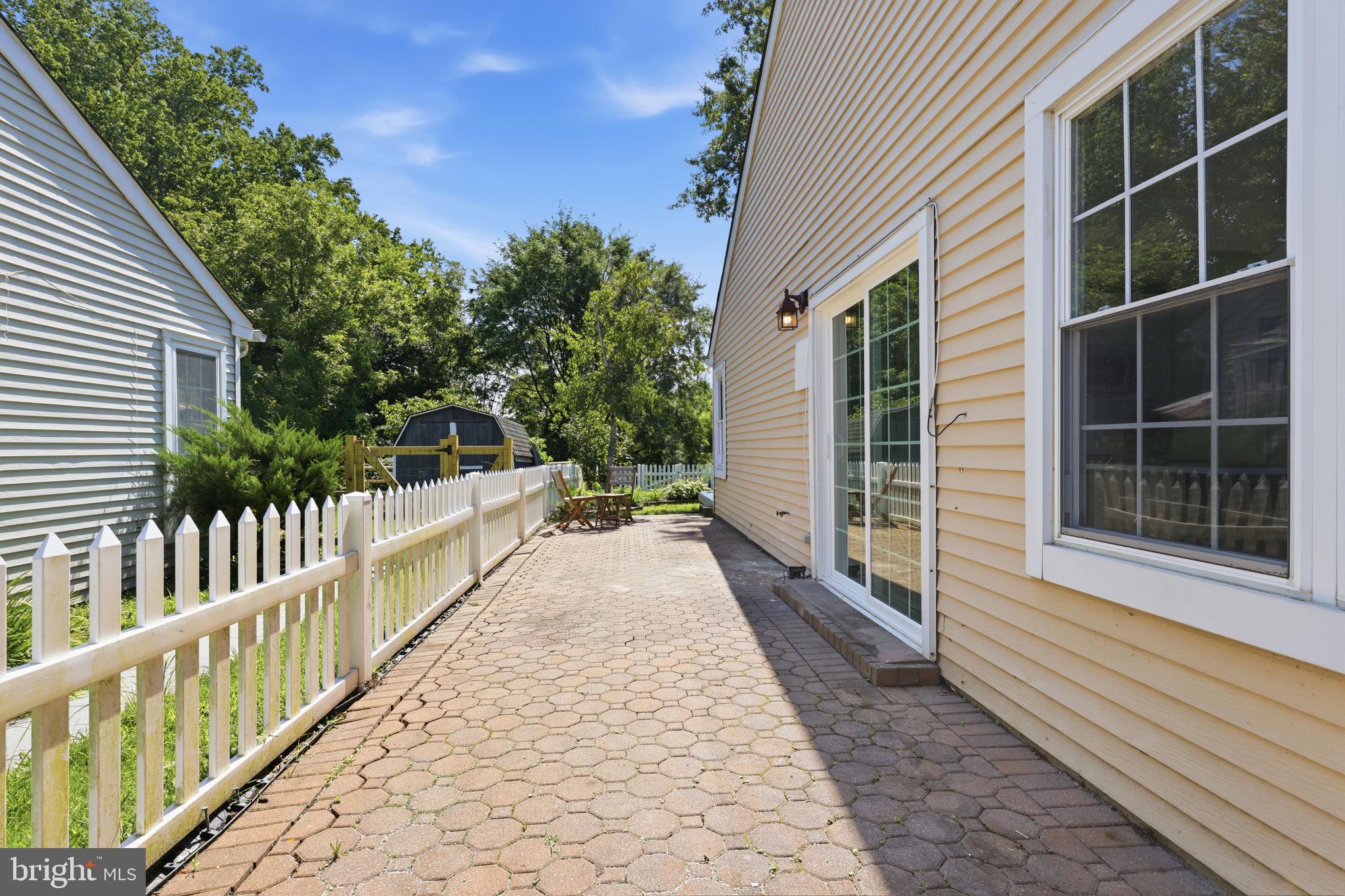 285 WOODS EDGE PLACE
