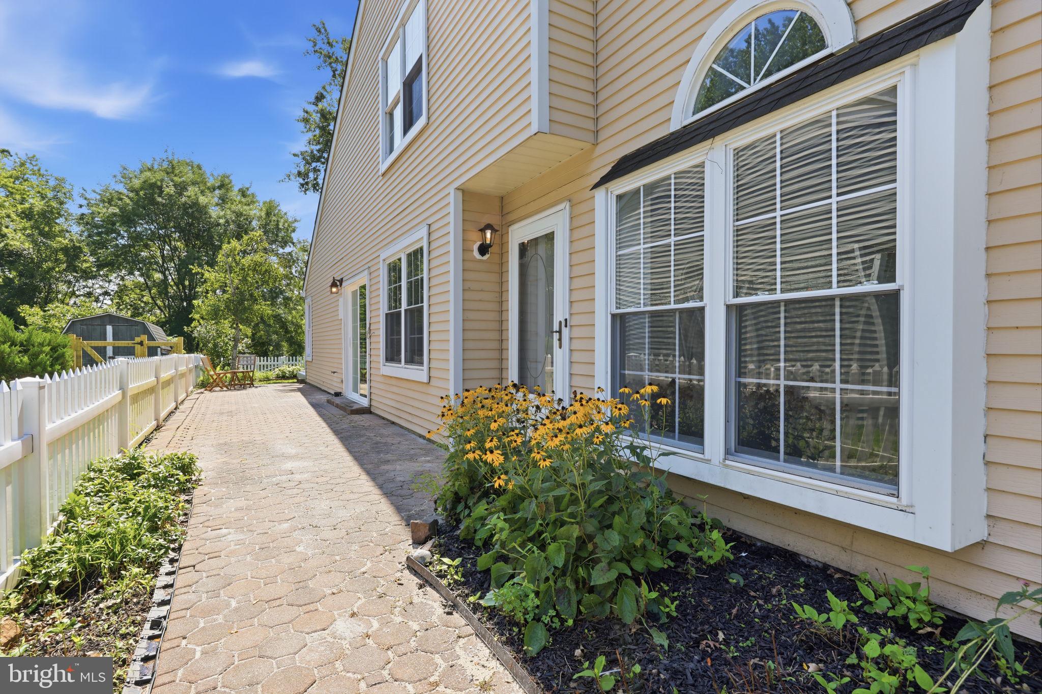 285 WOODS EDGE PLACE