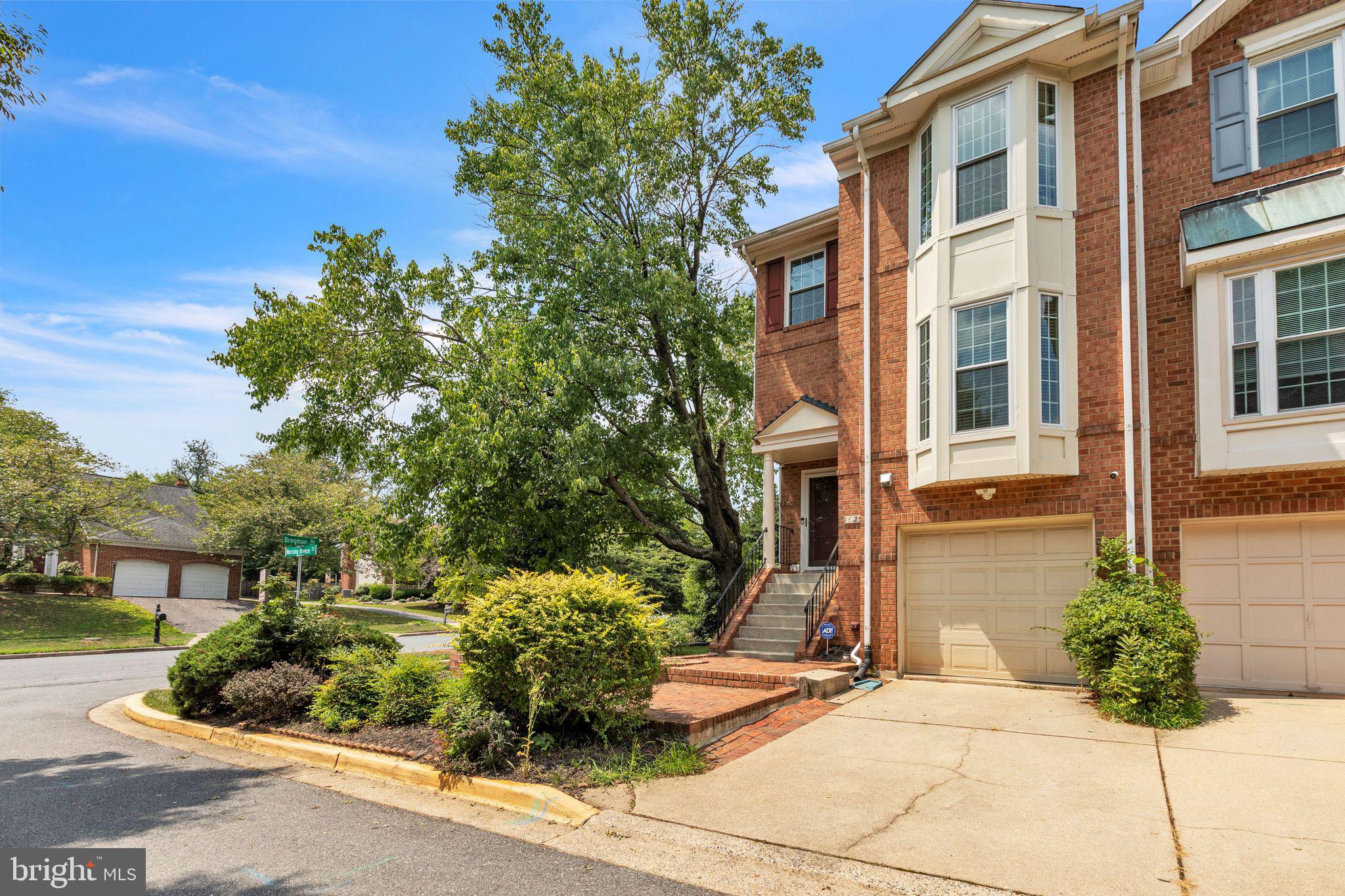 25 MORNING BREEZE COURT