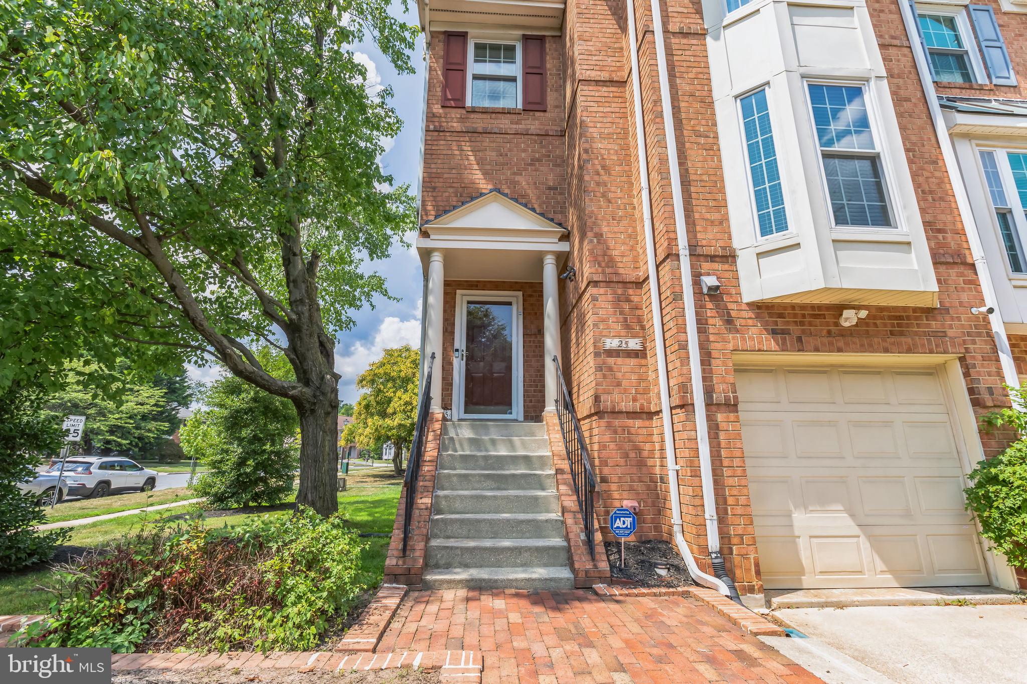 25 MORNING BREEZE COURT
