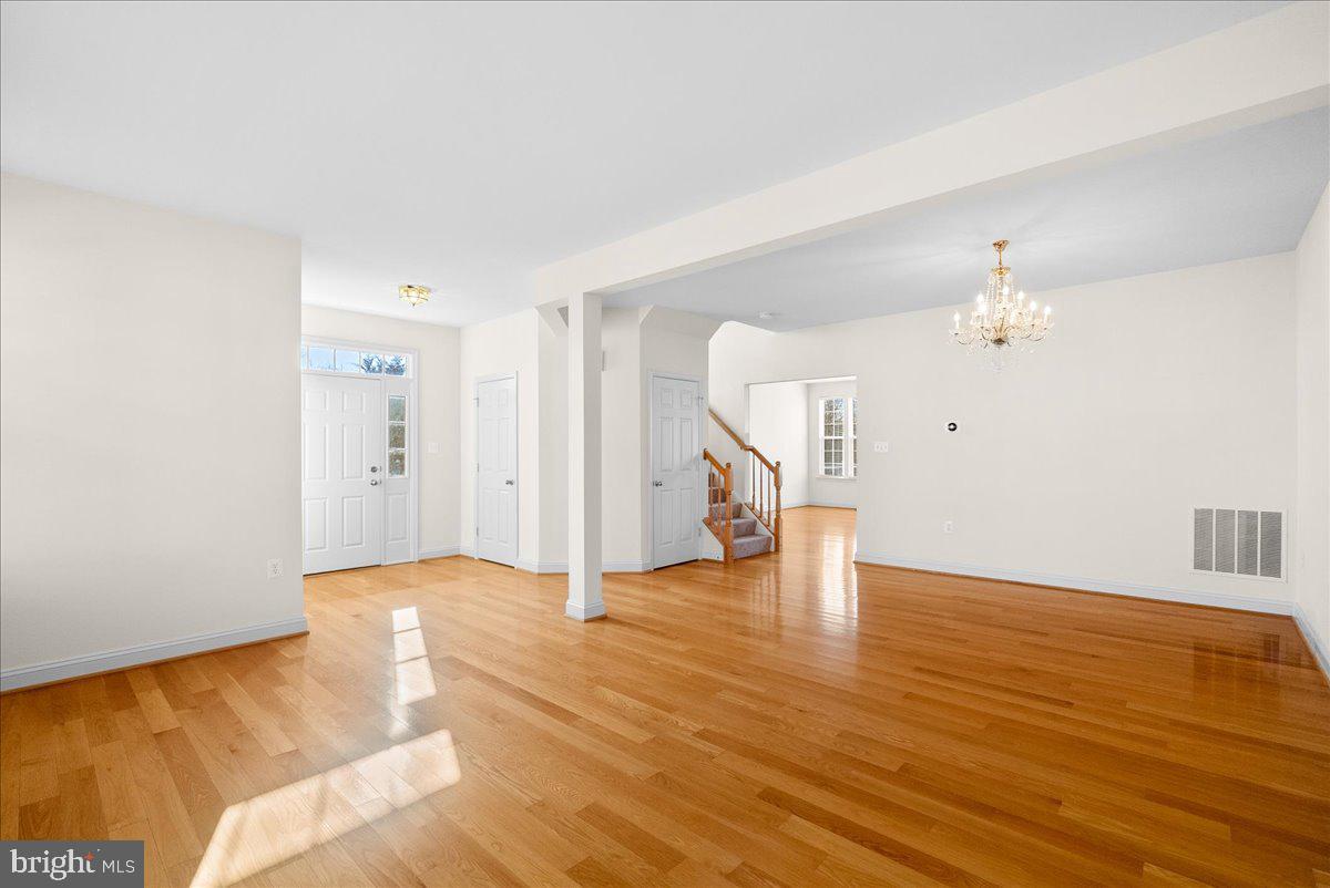 927 BUTTONWOOD TERRACE NE