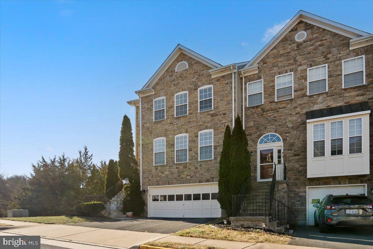 927 BUTTONWOOD TERRACE NE