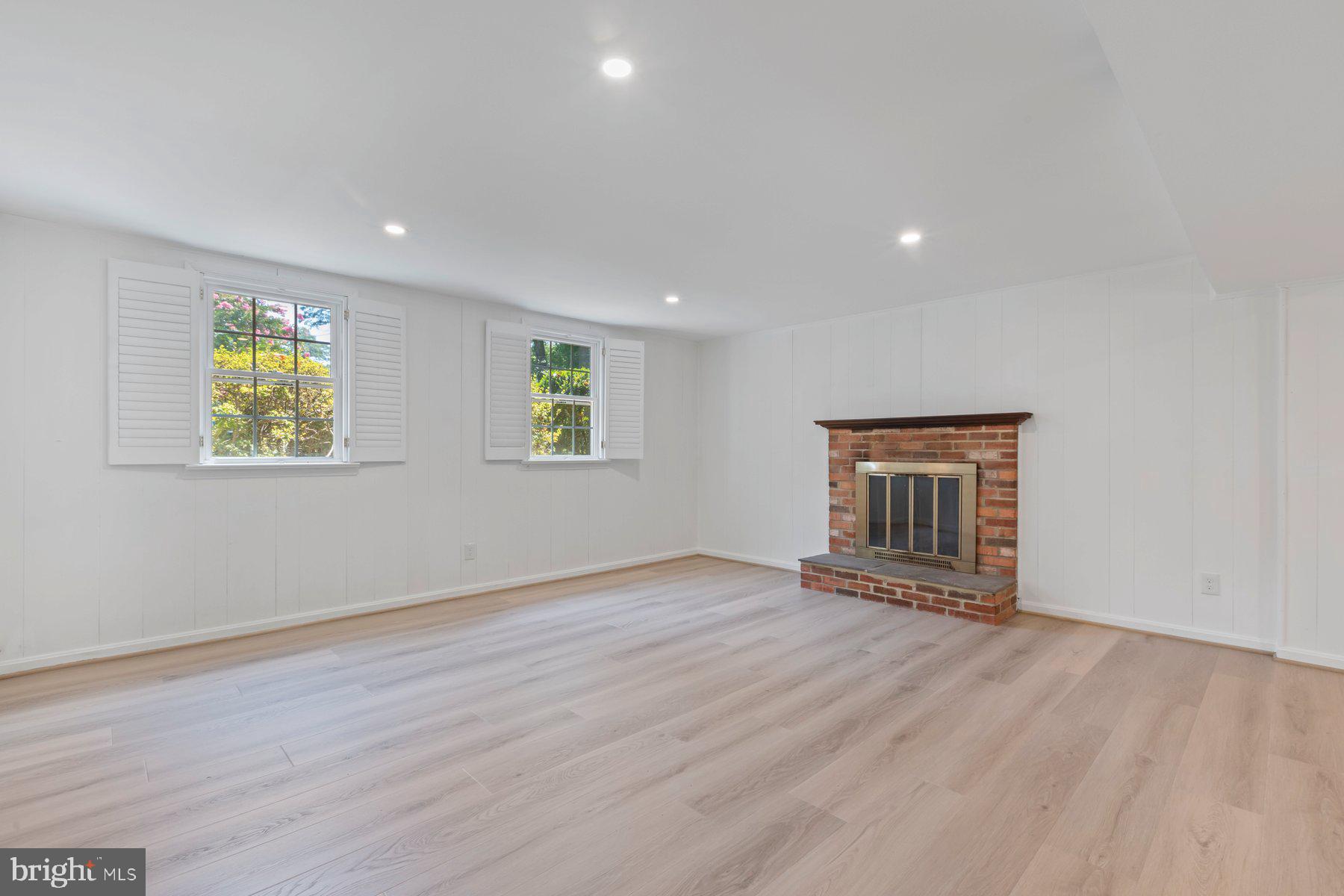 WILLOW WOODS - Residential Lease