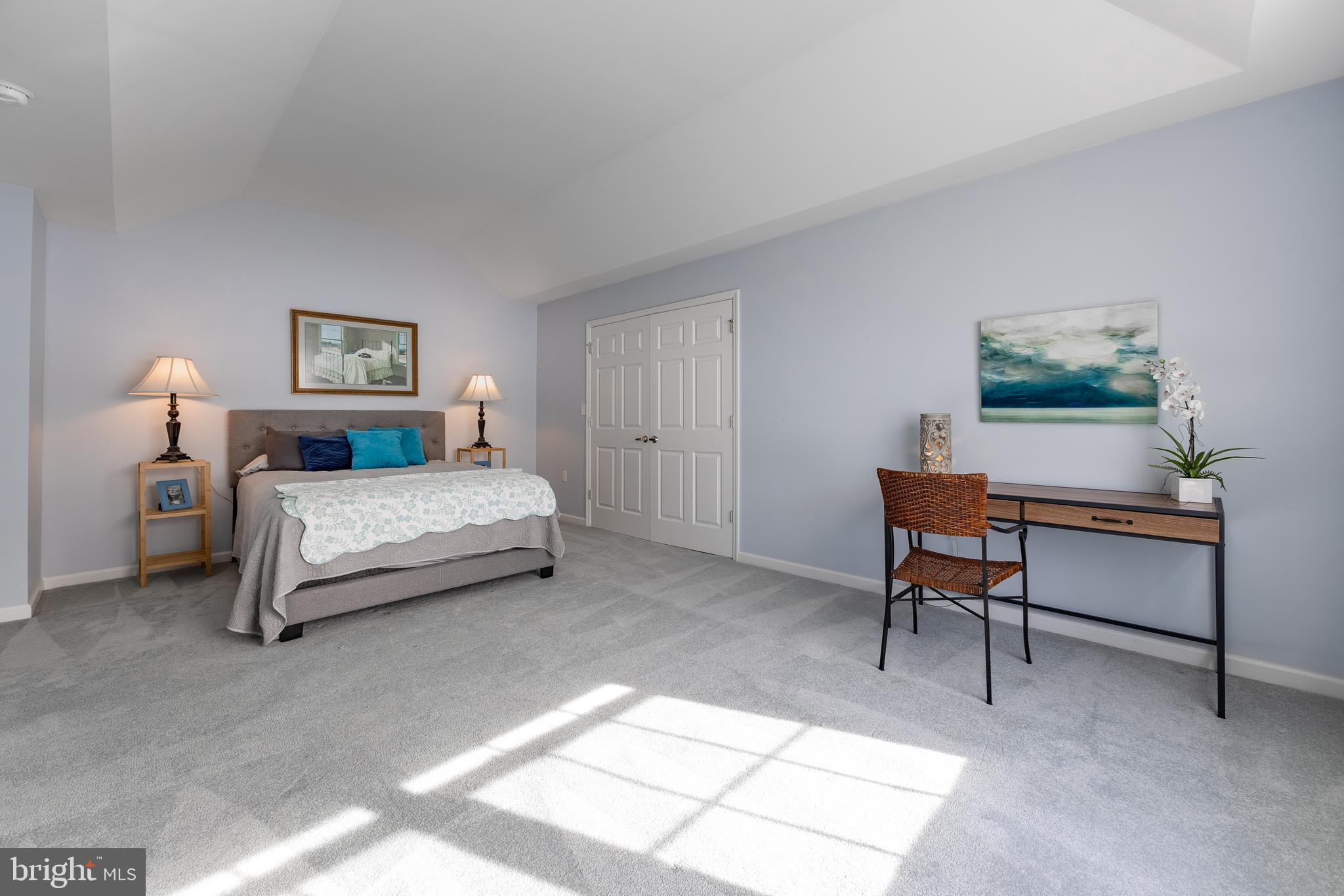 GREENWICH HILL - Residential