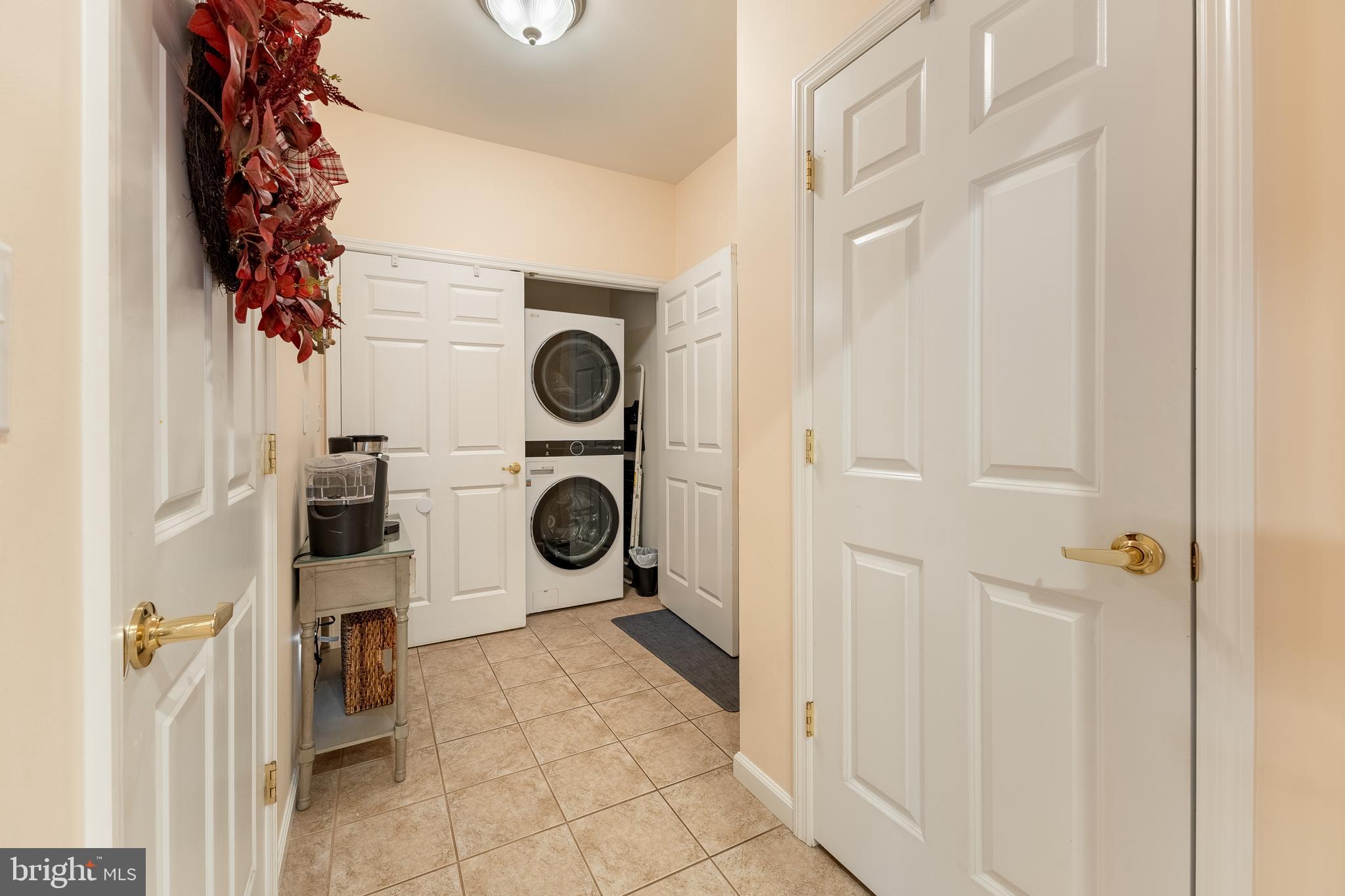 GREENWICH HILL - Residential