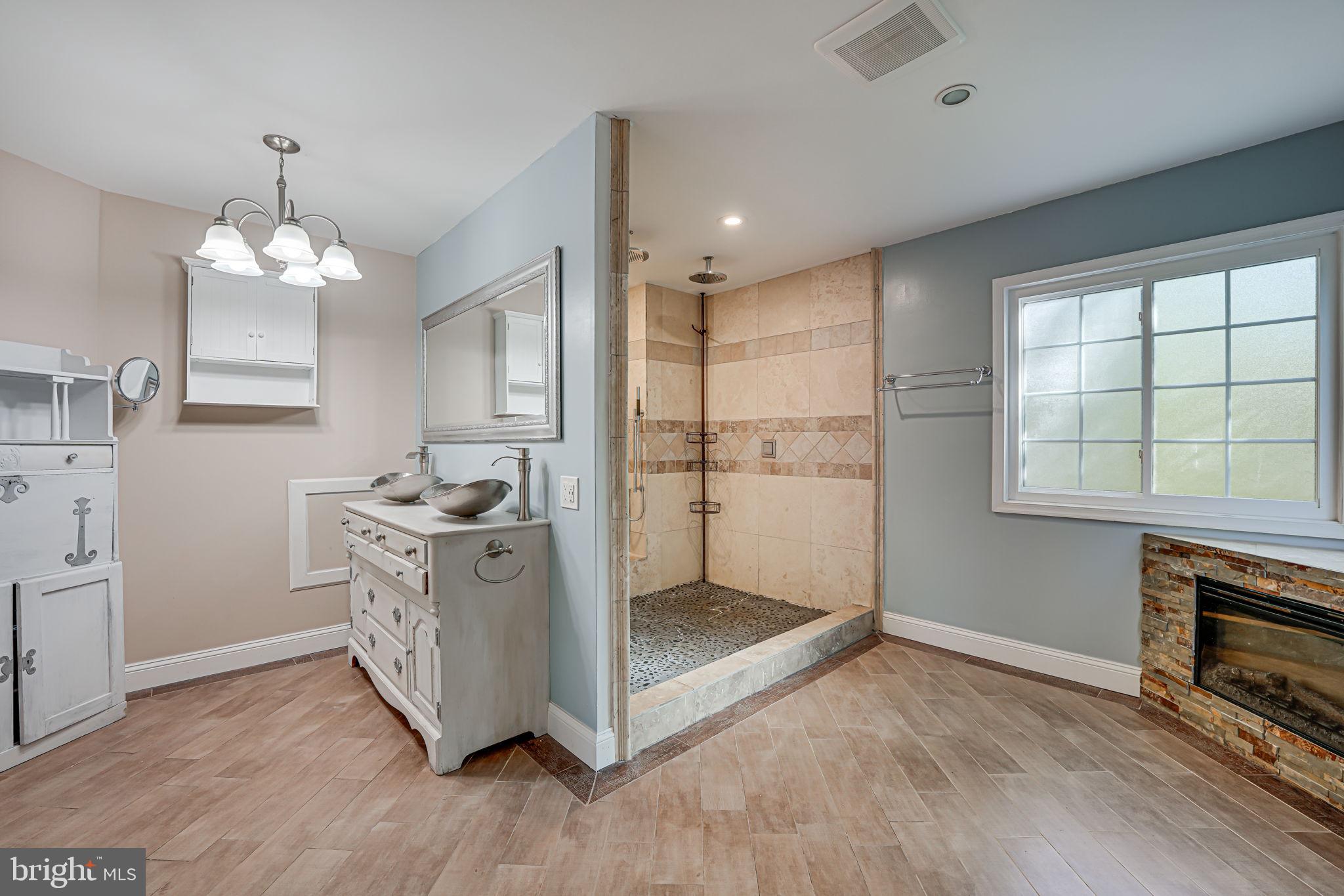 CROSSPOINTE - Residential