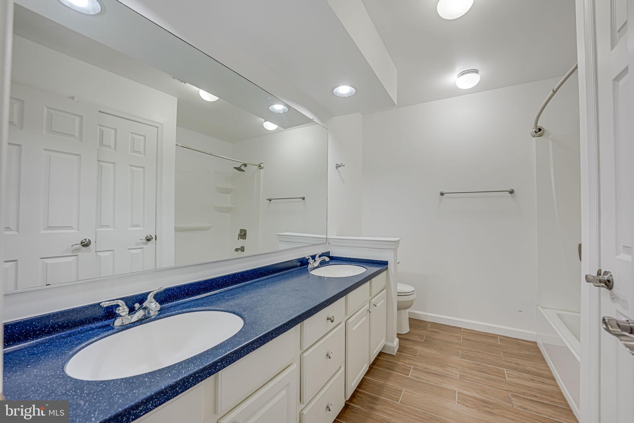 CROSSPOINTE - Residential