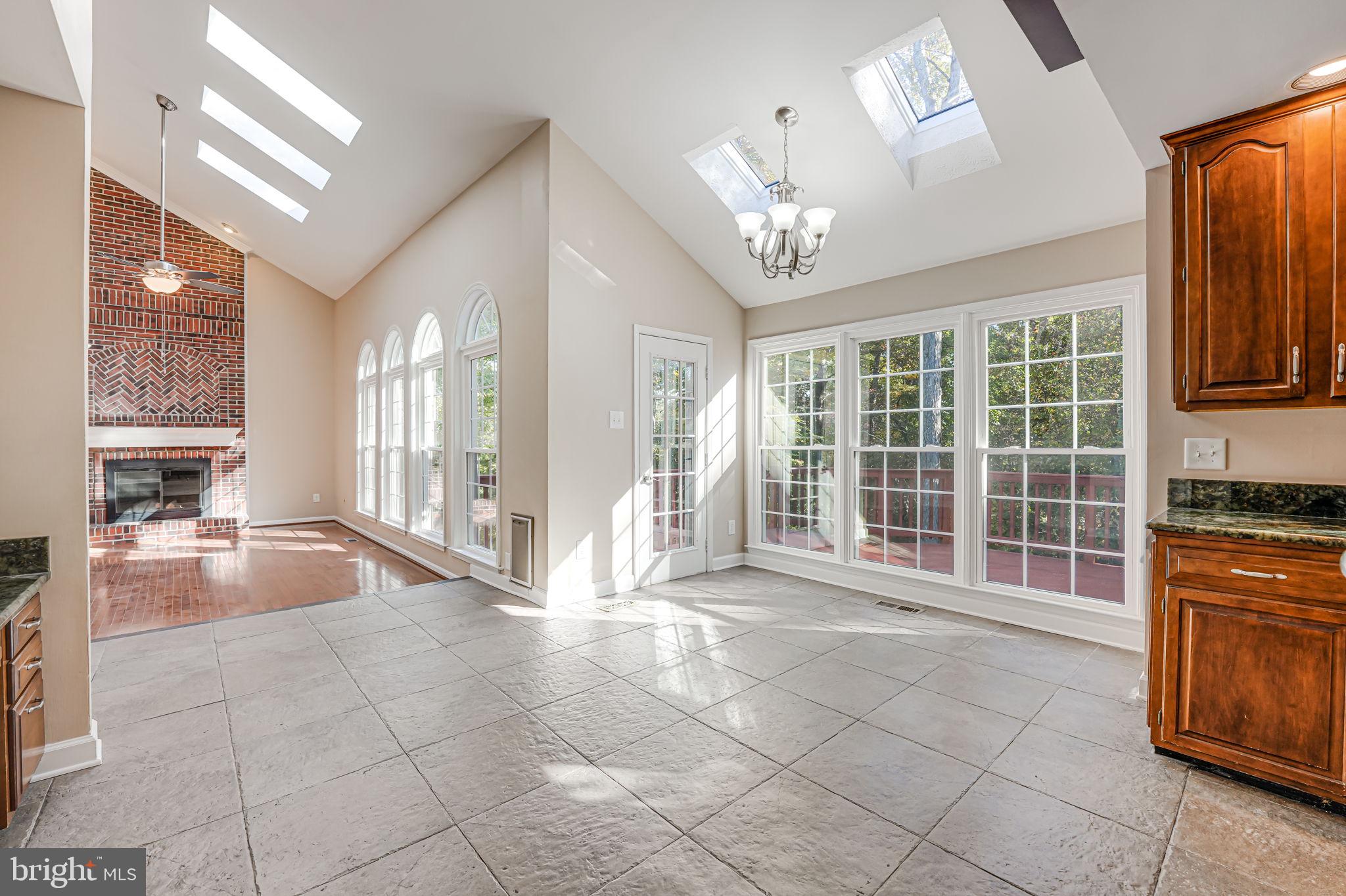 CROSSPOINTE - Residential