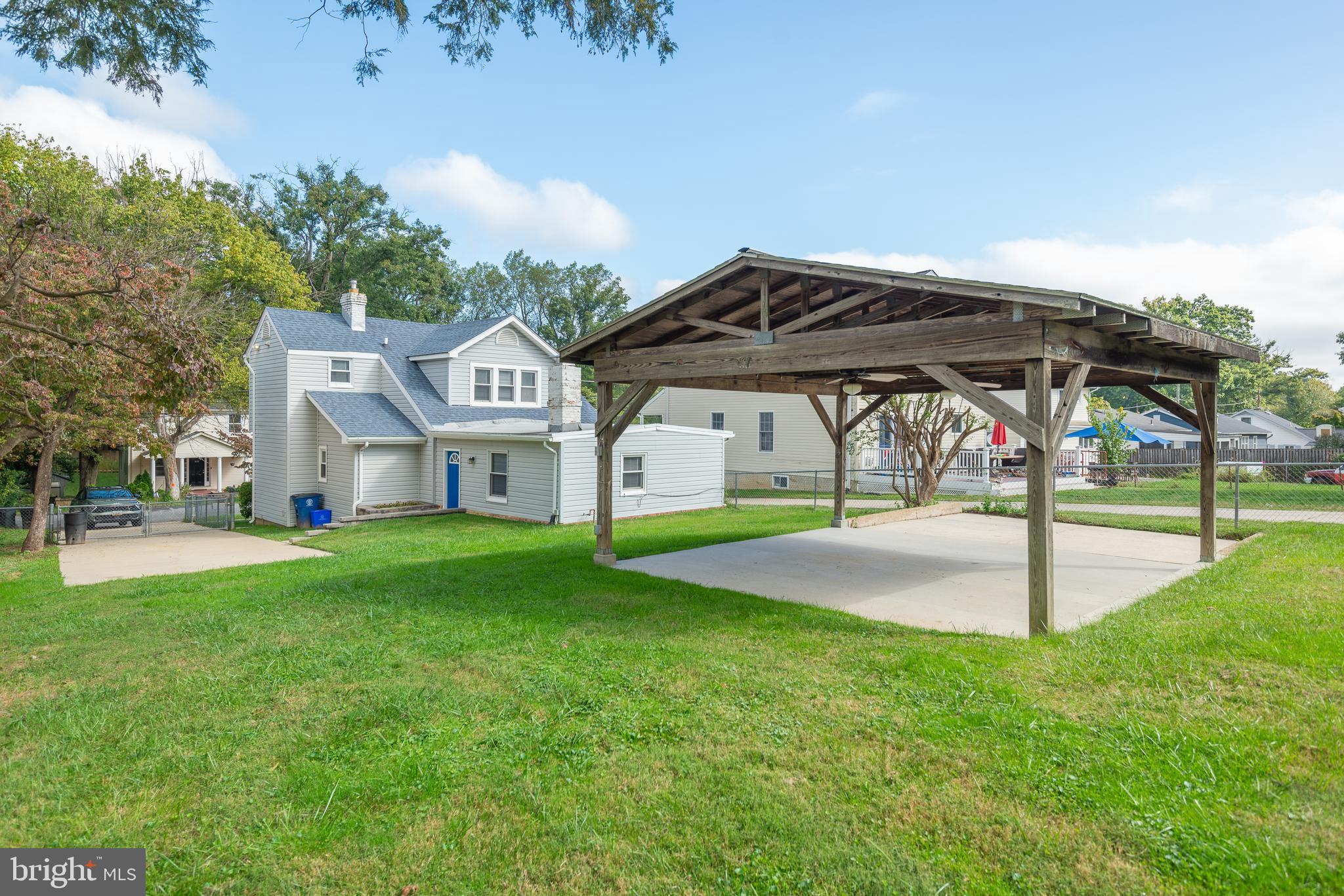 HOLLYWOOD PARK - Residential