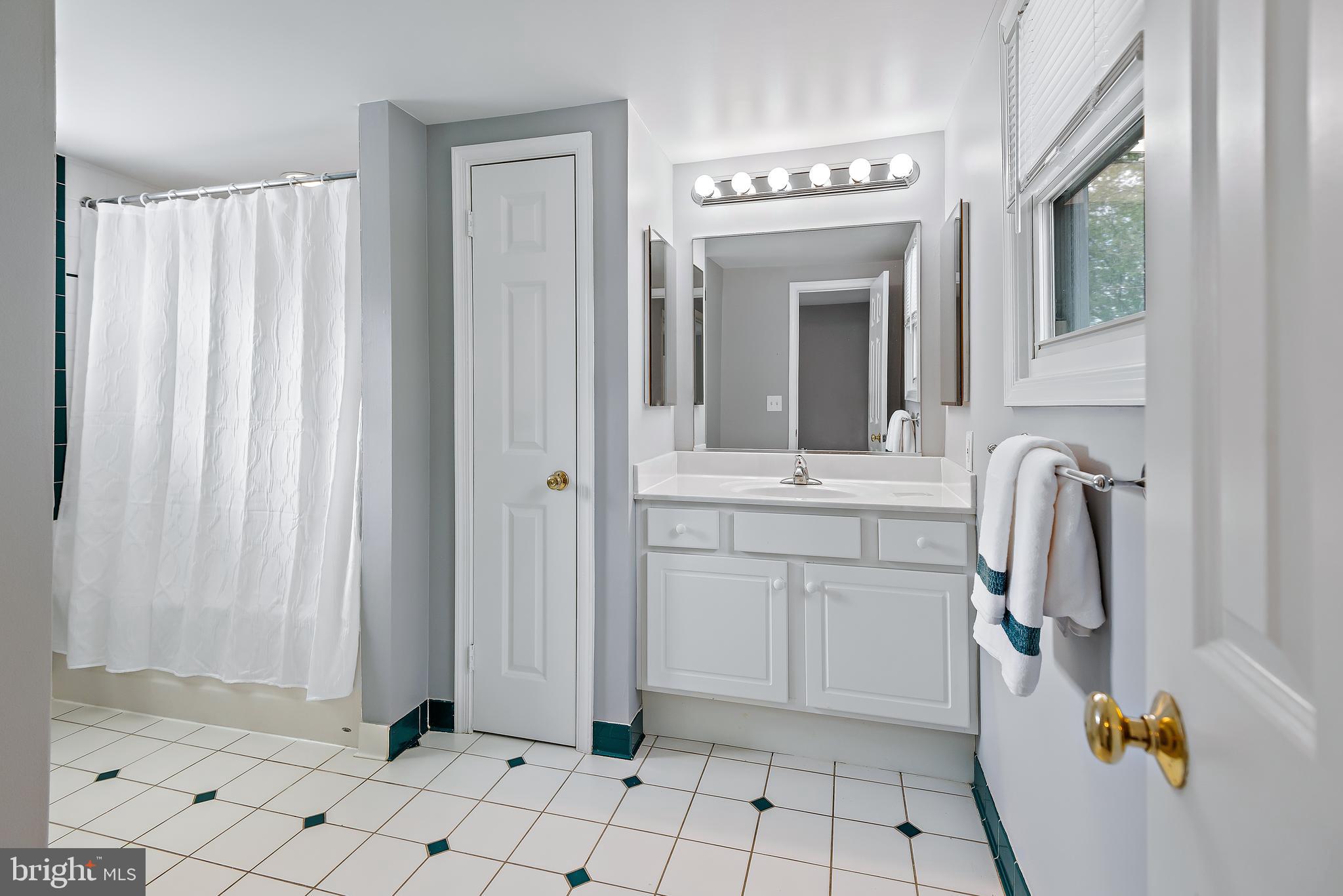 HOLLYWOOD PARK - Residential