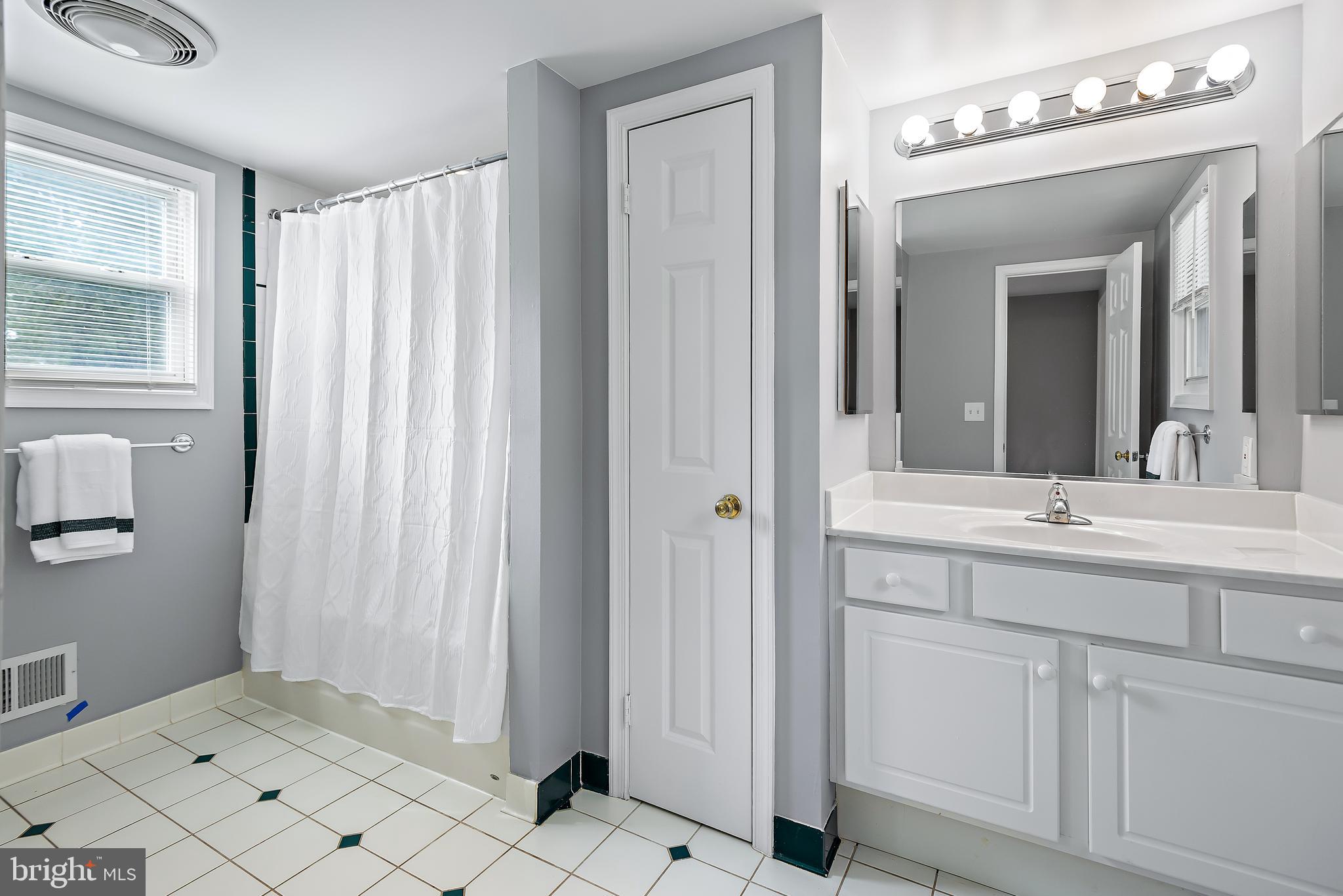 HOLLYWOOD PARK - Residential