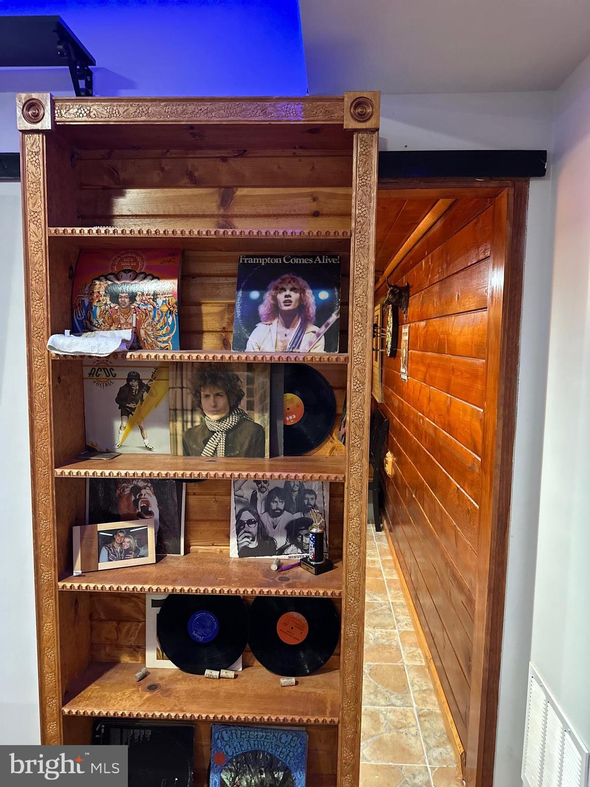 WAKELAND MANOR - Residential