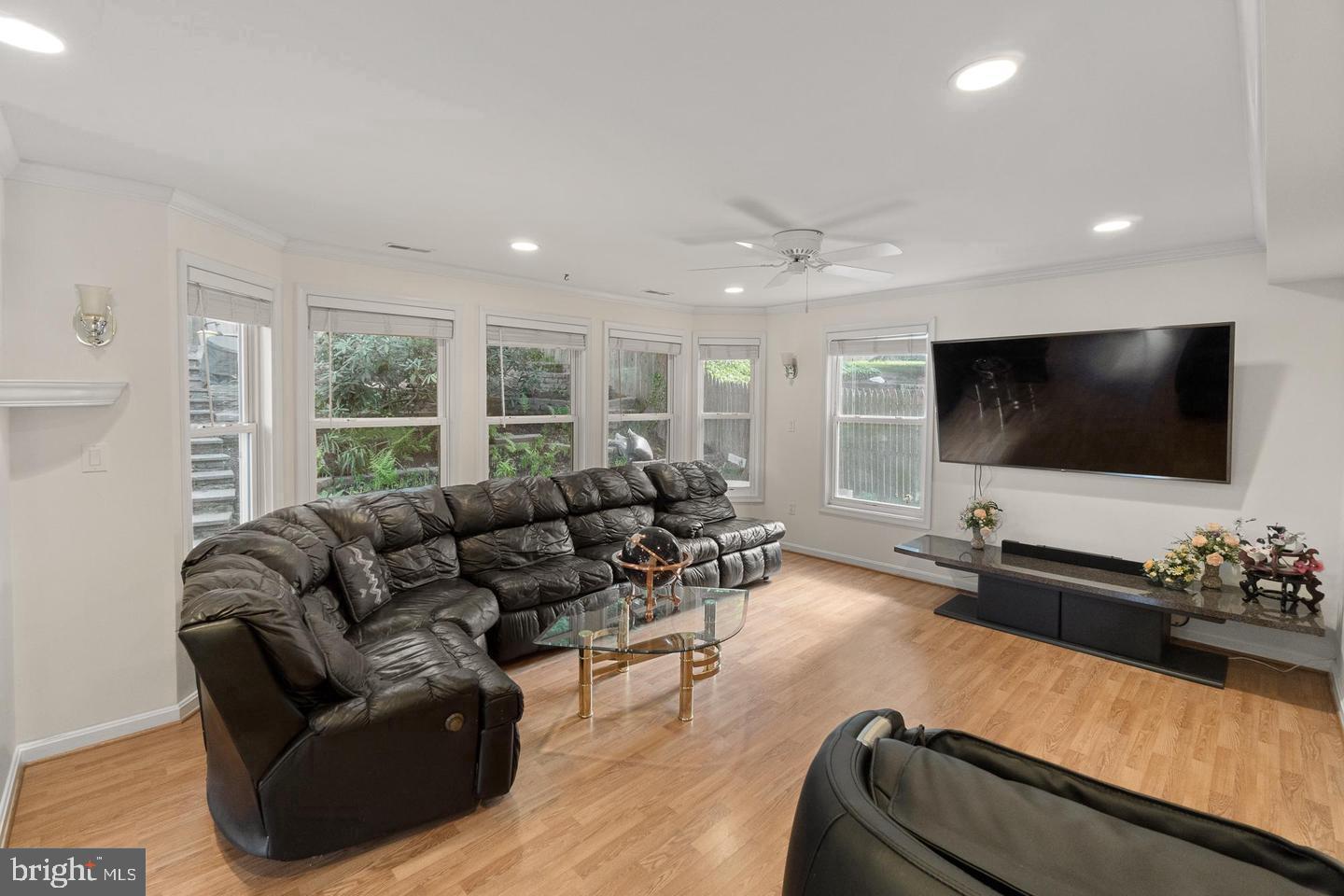 OAKWOOD KNOLLS - Residential Lease