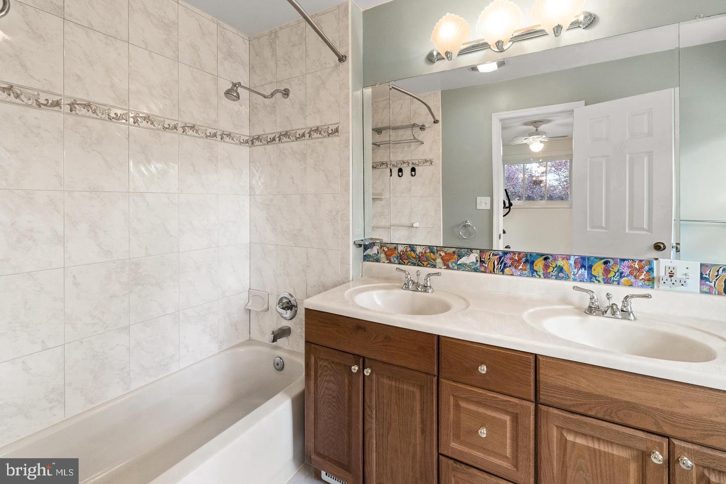 OAKWOOD KNOLLS - Residential Lease