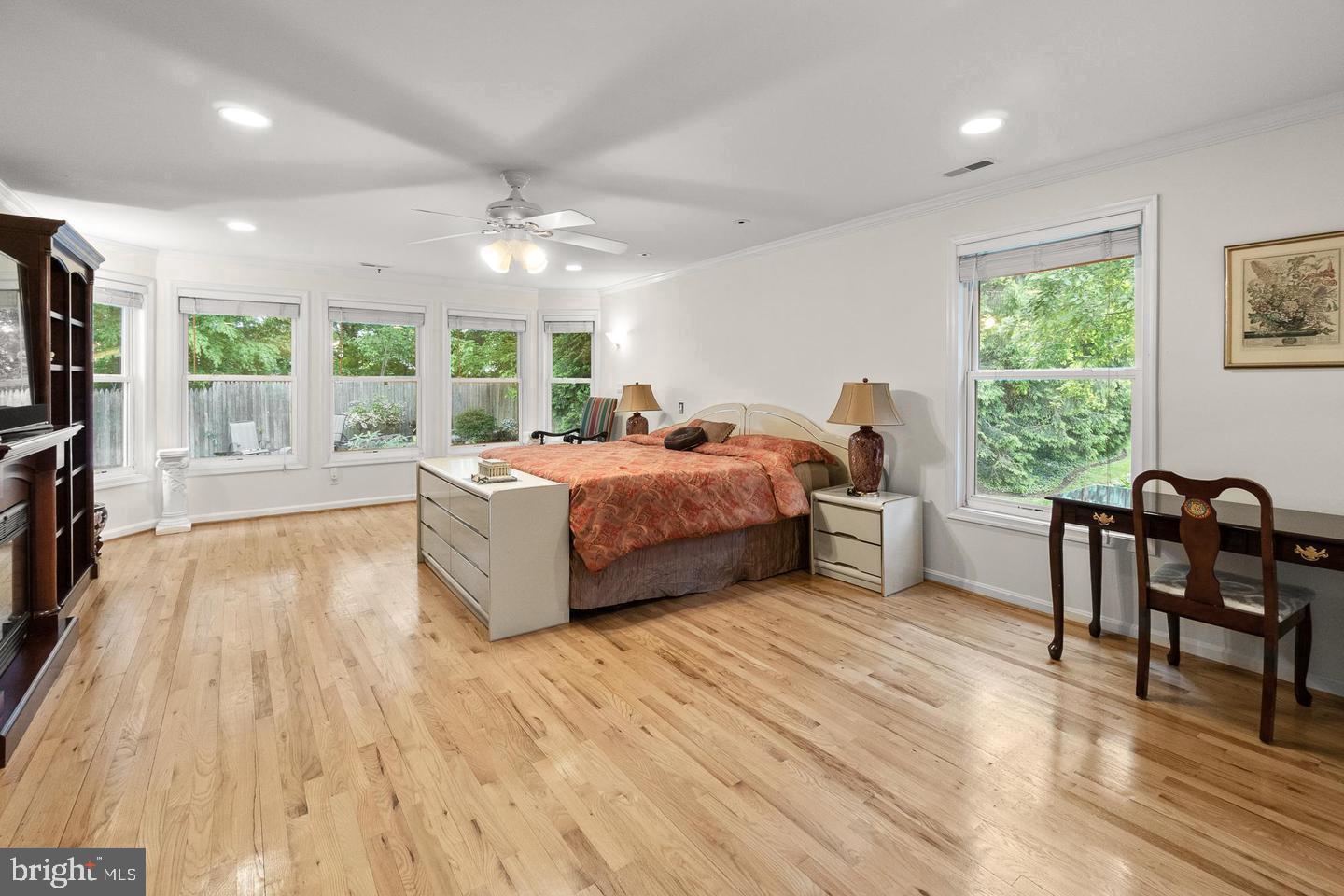 OAKWOOD KNOLLS - Residential Lease