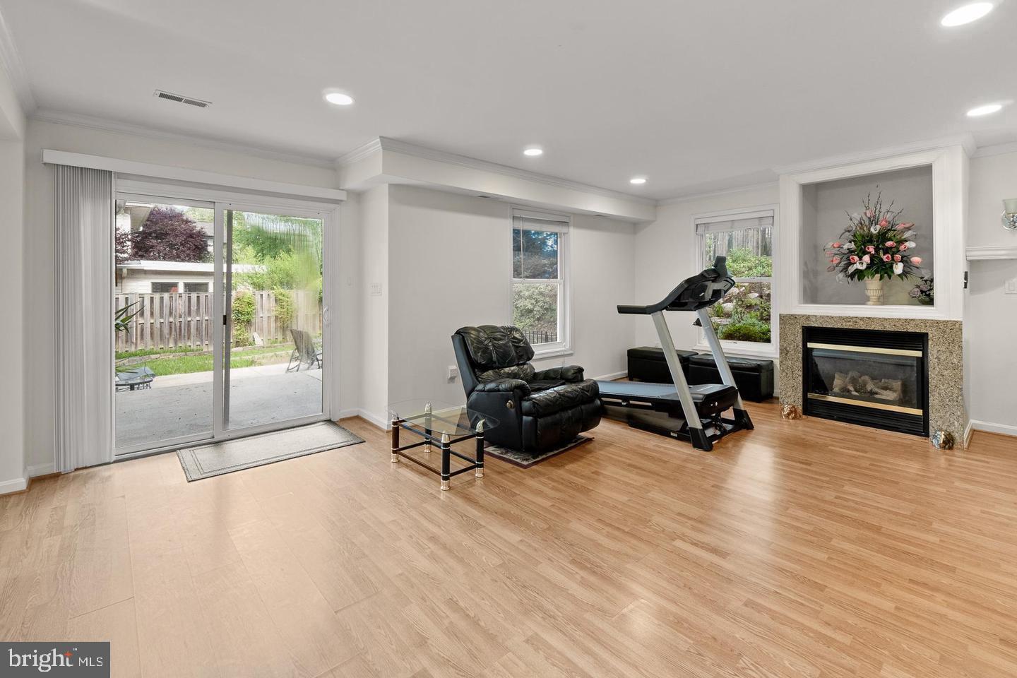 OAKWOOD KNOLLS - Residential Lease