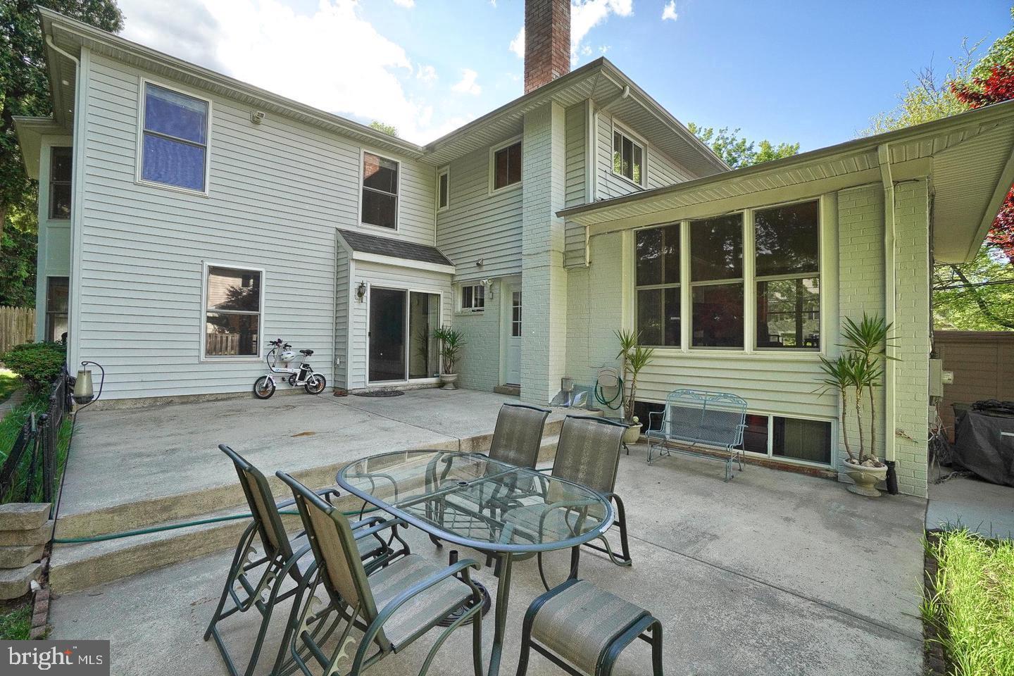 OAKWOOD KNOLLS - Residential Lease