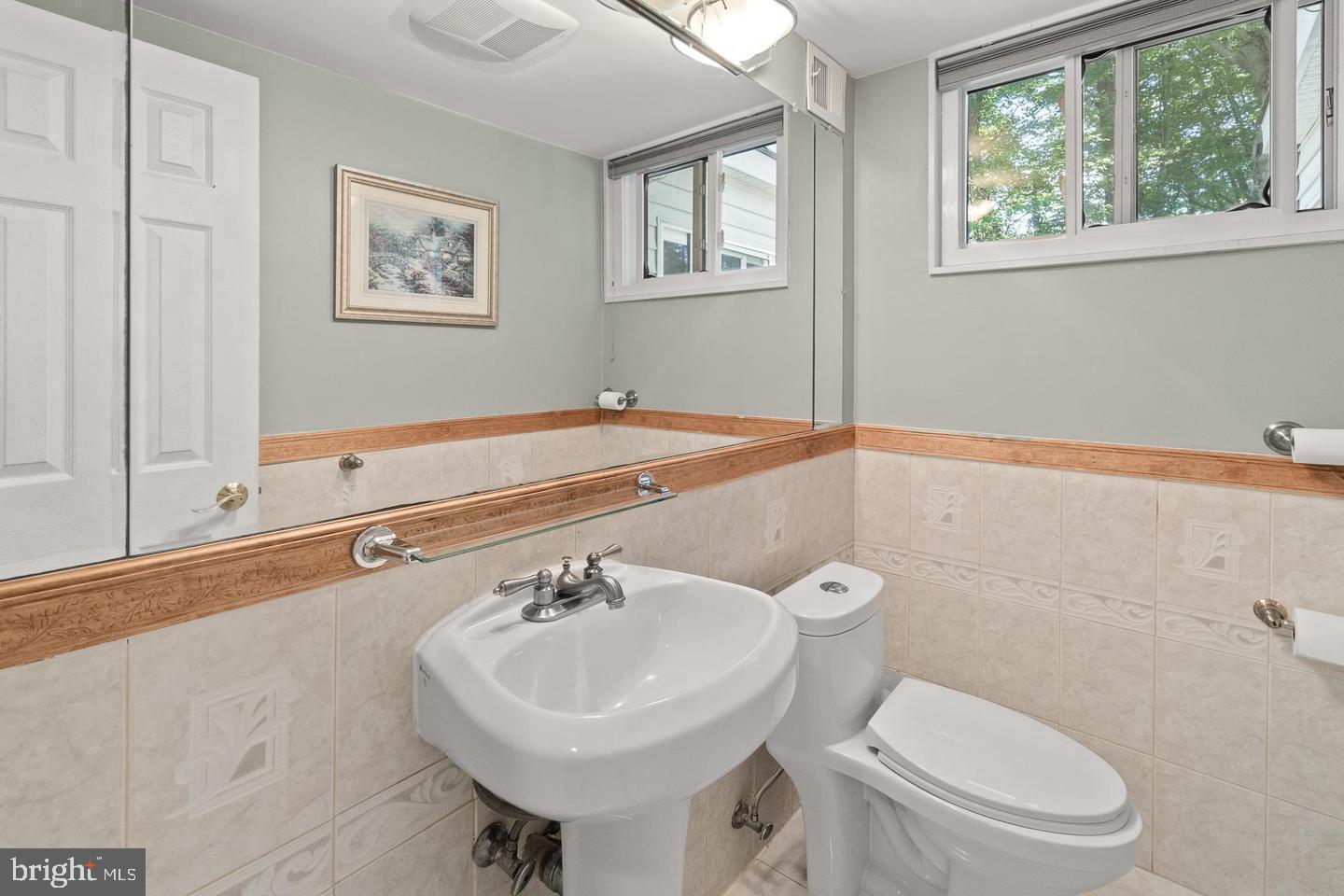 OAKWOOD KNOLLS - Residential Lease