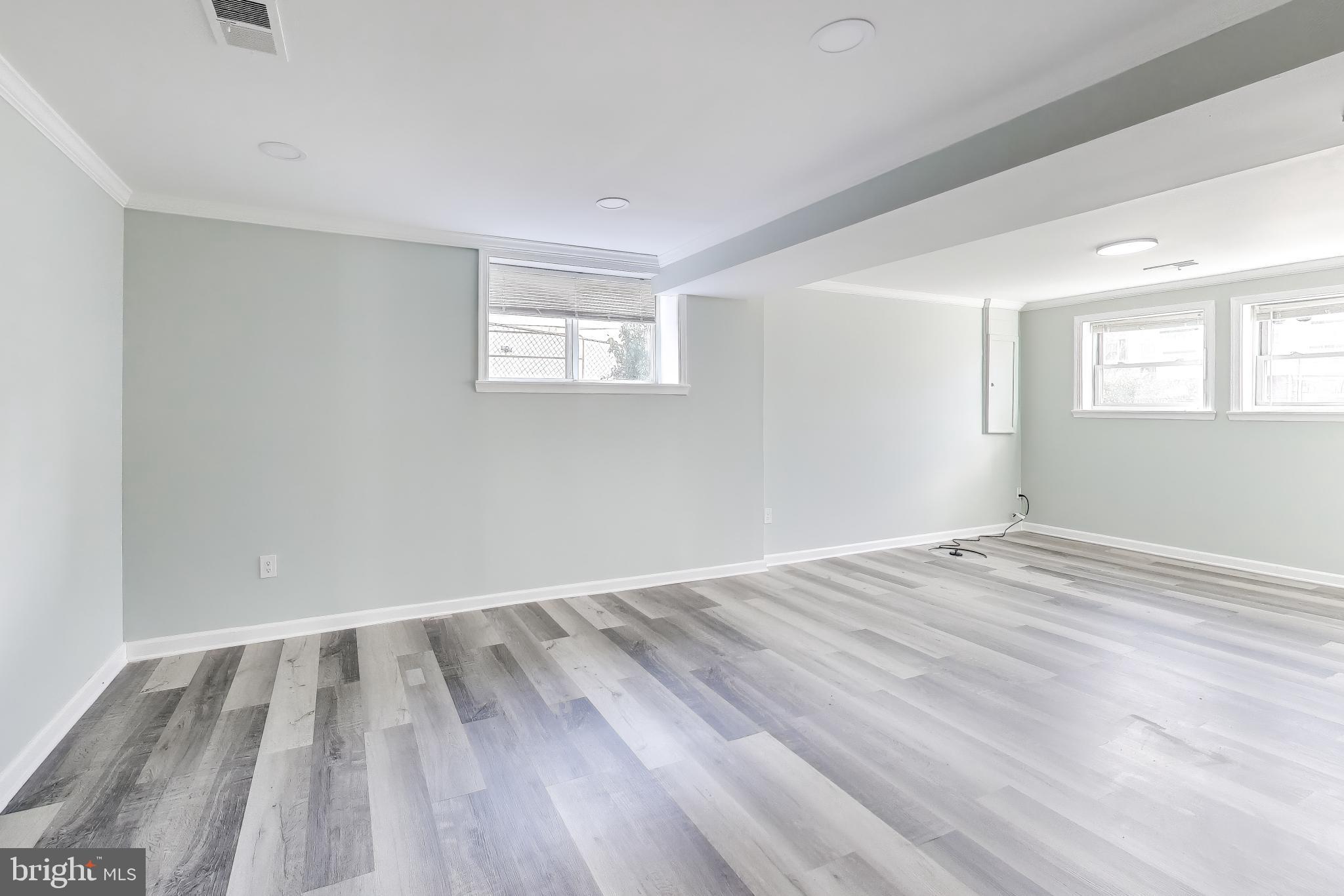 GLENARDEN WOODS - Residential