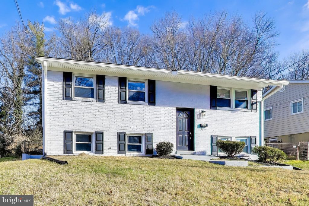 Photo of 7934 Dellwood Avenue, LANHAM, MD 20706 (MLS # MDPG2188728)