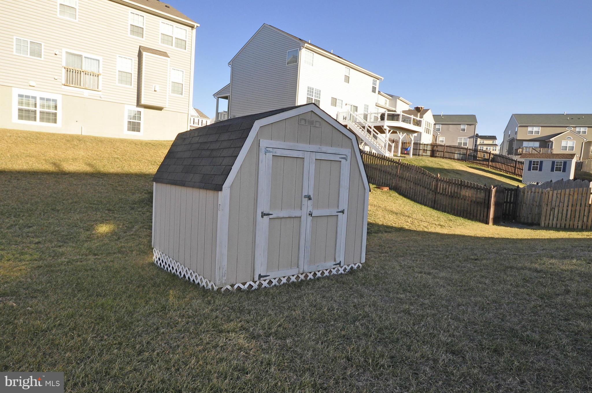 SEASONS LANDING - Residential