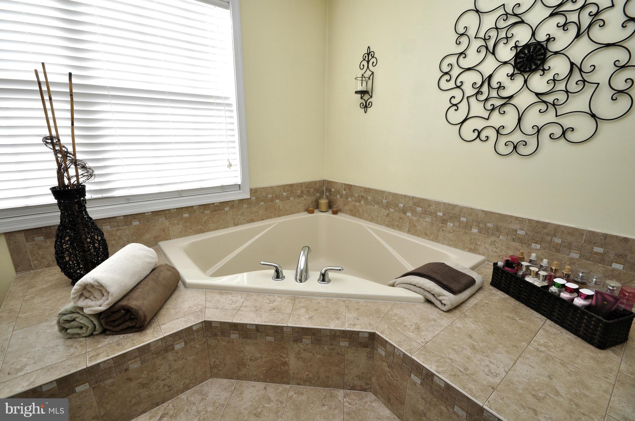 SEASONS LANDING - Residential