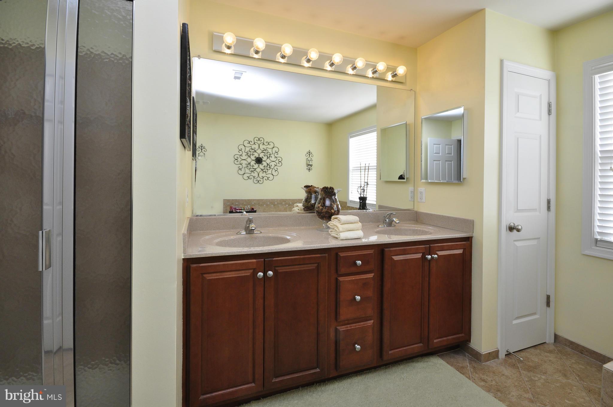 SEASONS LANDING - Residential