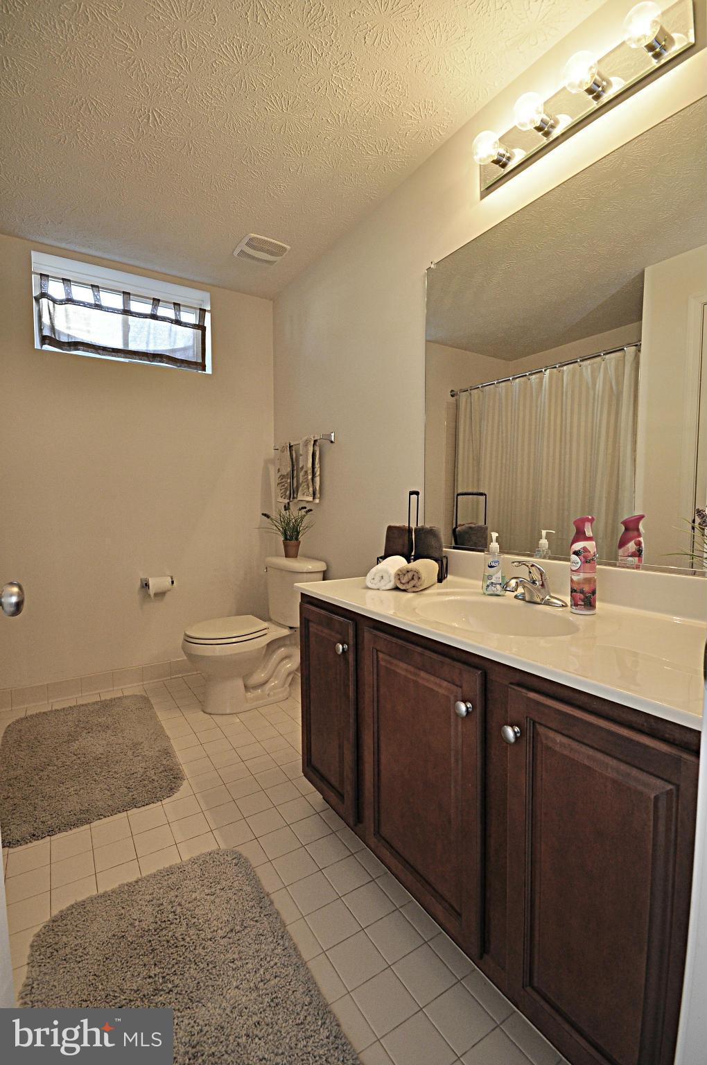 SEASONS LANDING - Residential