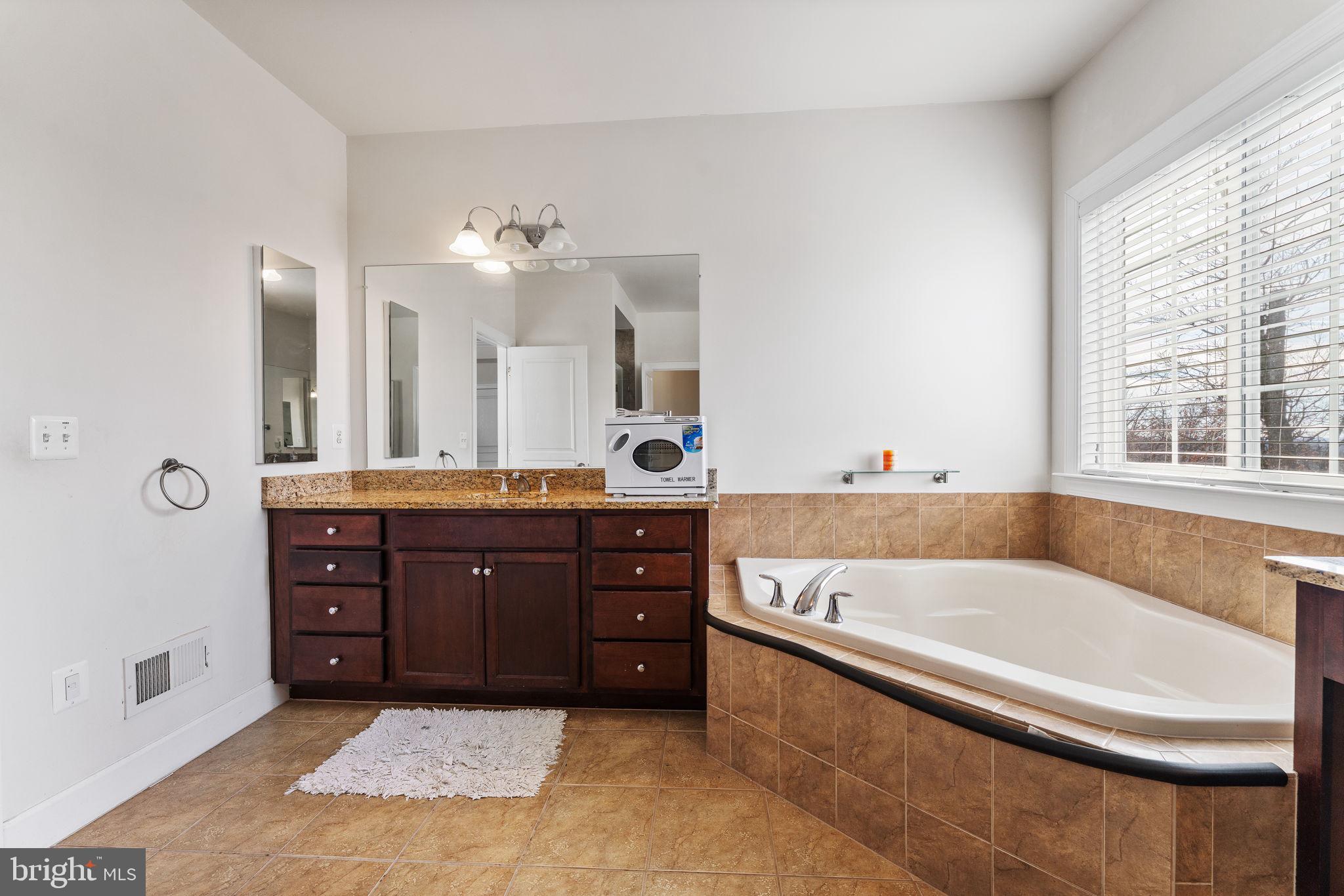 ROSE HILL RESERVE - Residential Lease