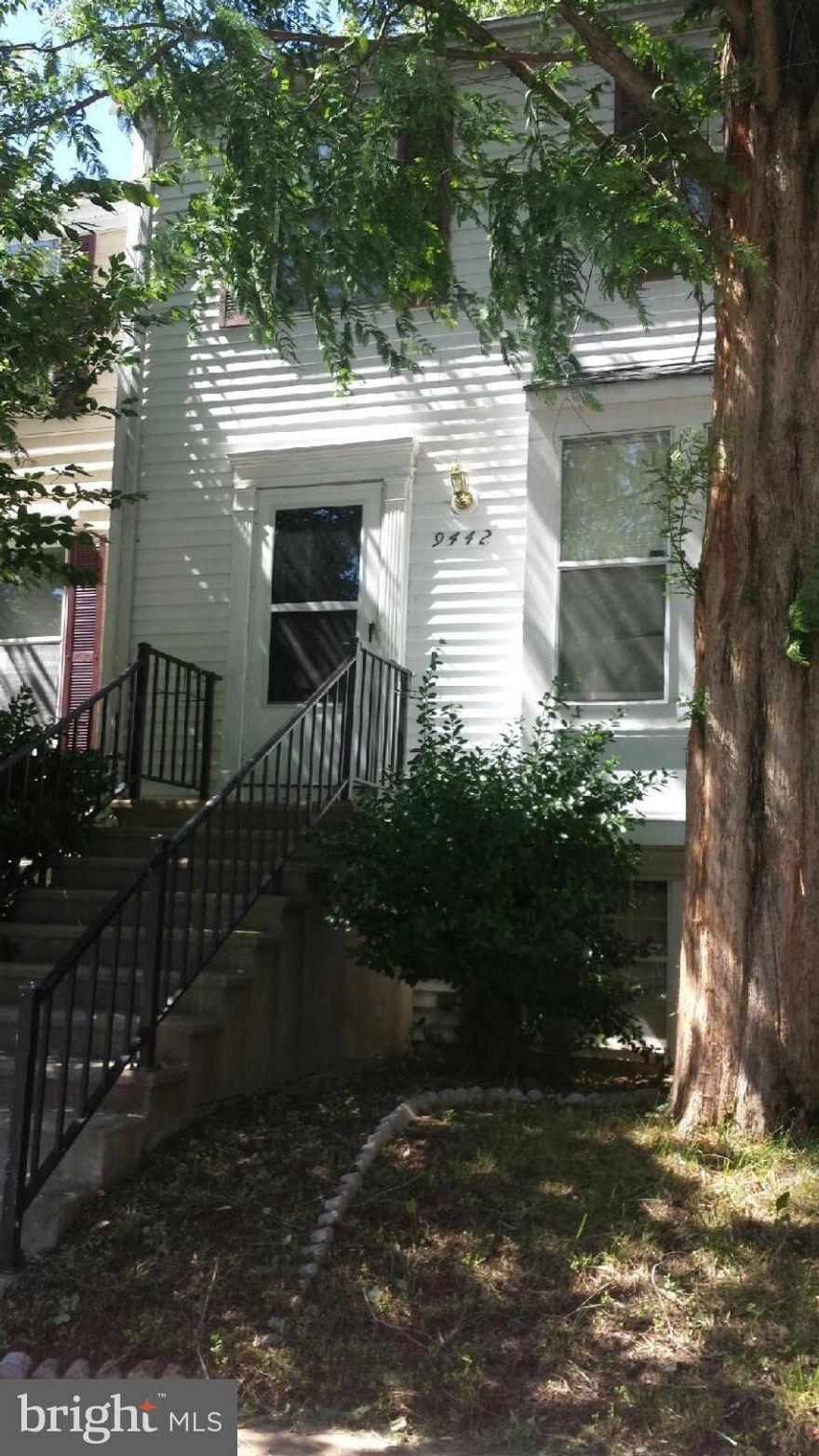 Lovely 3 level townhouse available for rent in Glen Oaks. Fenced in back yard with deck. Located near Columbia Mall, Savage Mill and many bike & jogging paths. Please call for an appointment.