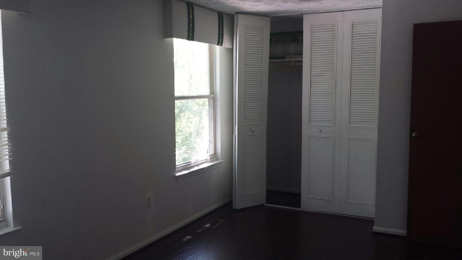 GLEN OAKS - Residential Lease