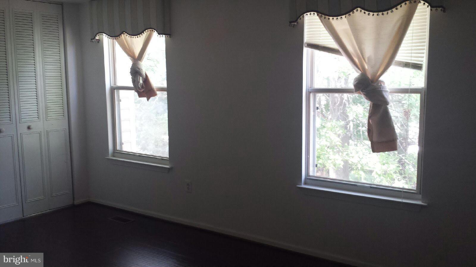 GLEN OAKS - Residential Lease