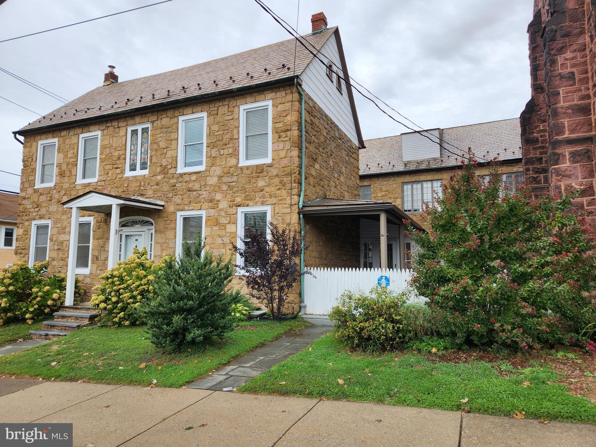 Maximum of 3 unrelated tenants ( Borough of Conshohocken mandate).
HUGE 4 Bedroom Home. Excellent Location. OFF STREET PARKING.
You're minutes from the Schuylkill River Trail(SRT), Schuylkill Expressway, PA Turnpike, Blue Route, Northeast Extension, and SEPTA Regional Rail (two stations), less than two miles to shopping centers and stores like Home Depot, Lowes, Ikea, Target and Giant, in addition to being with walking distance to the various bars/restaurants/cafes/shops on Fayette St. Don't miss the opportunity to call this your home!