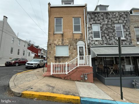 Townhouse For Sale - 1322 Green Street<br/> Berks County, READING, PA 19604