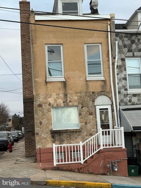 1322 GREEN STREET READING PA 19604