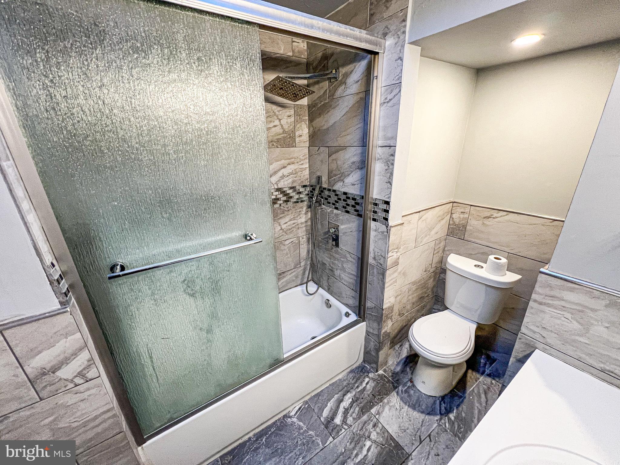 WEST OAK LANE - Residential Lease