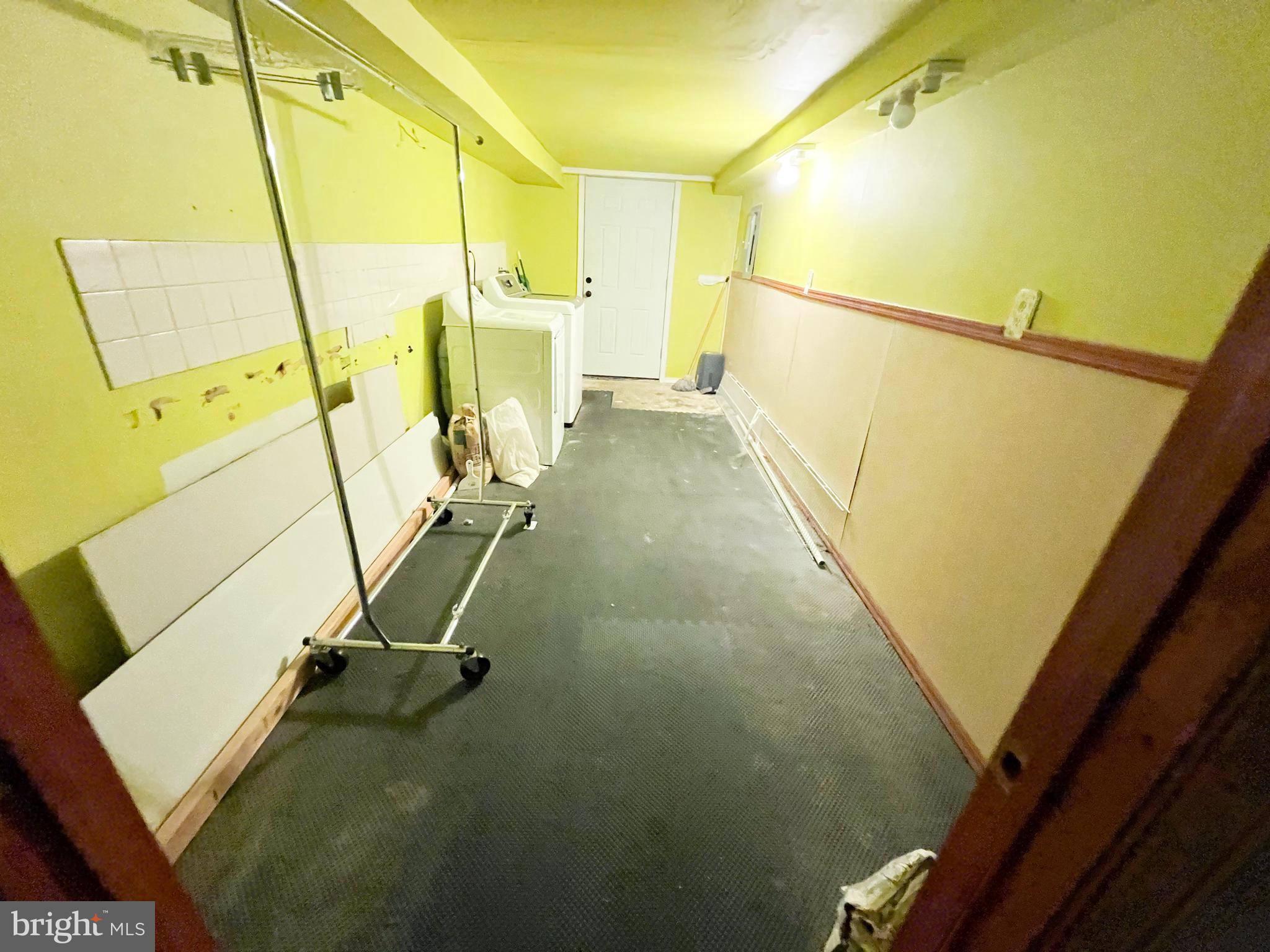 WEST OAK LANE - Residential Lease