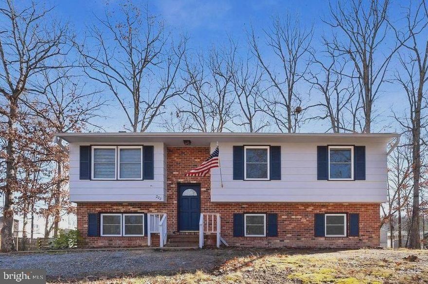 OPEN HOUSE Saturday, March 22, 2026, from 2:00 to 4:00.
A split-foyer single-family home with five bedrooms and two and a half bathrooms, totaling about 1,834 square feet of finished interior livable space, is for sale in Fredericksburg, Spotsylvania.
Lot Size: Located on a 0.32-acre lot with a wood-fenced backyard and no homeowners association. (2021): New architectural roof, windows, HVAC system, flooring, and stainless steel appliances are among the major renovations. Main Level: Offers an open-concept layout with modern countertops and a kitchen island that blends in with the house. Basement: A spacious family room with a warm wood-burning fireplace and sliding glass doors to the backyard is part of a fully completed walk-out basement. Modern amenities include walk-in closets, a pantry, and ceiling fans.
This house is conveniently close to restaurants, shopping malls, and daily conveniences—just a short distance from Route 3 and I-95. Additionally, there is plenty of parking on the property, enough for five or more cars. A fantastic chance to have a ready-to-move-in house in a prime location!
