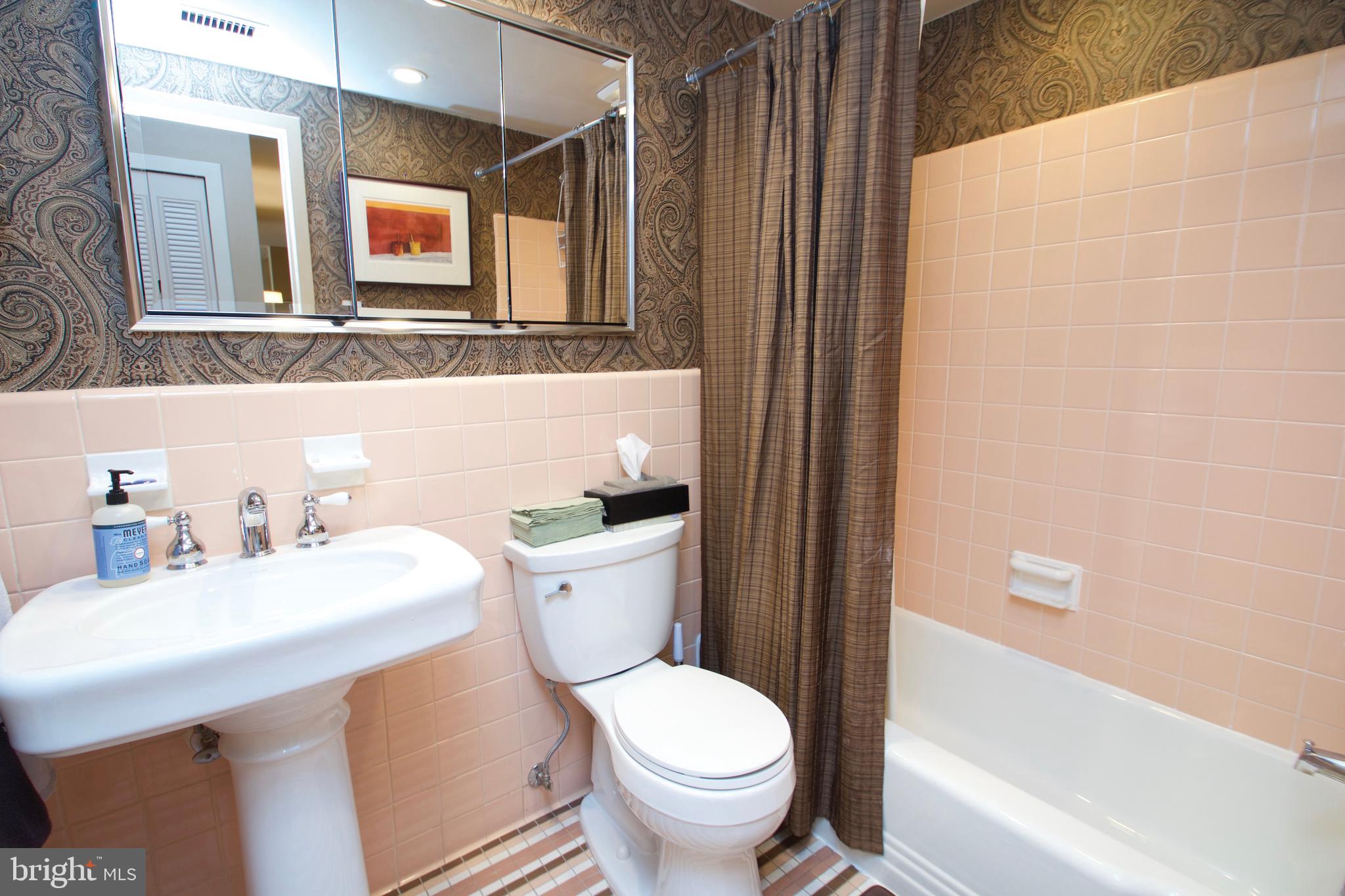 WHITEHALL - Residential