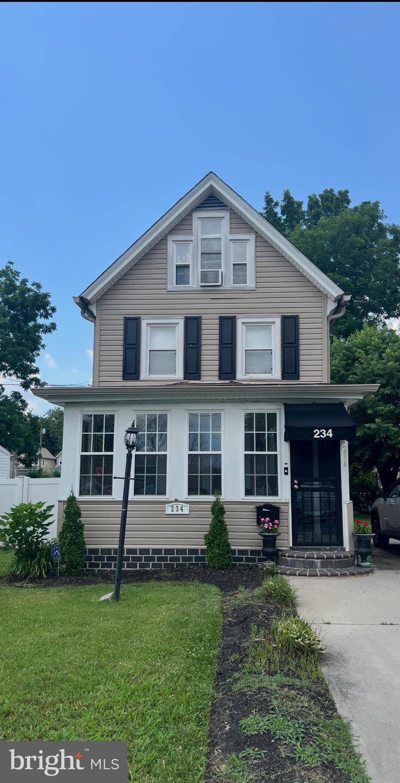 234 N QUEEN STREET