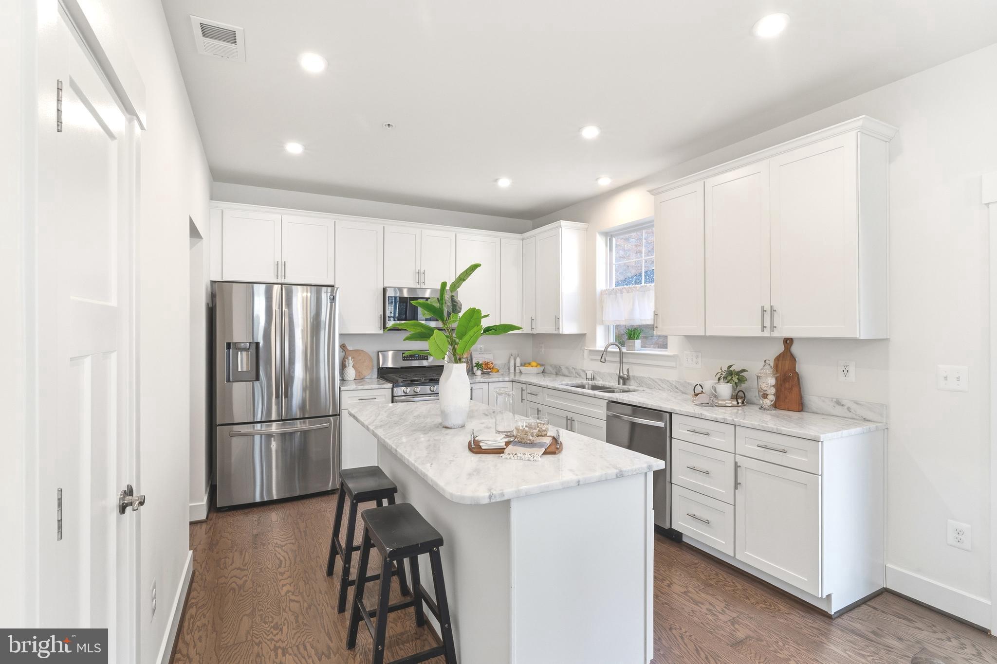 HIGHLAND WOODS - Residential