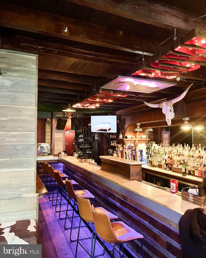 CANTON - Commercial Sale