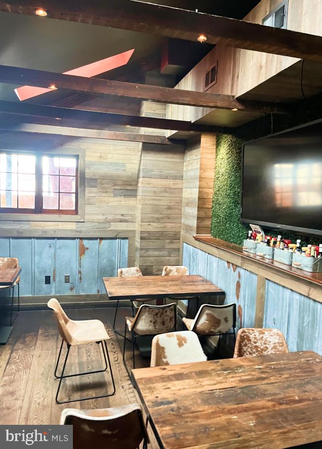 CANTON - Commercial Sale