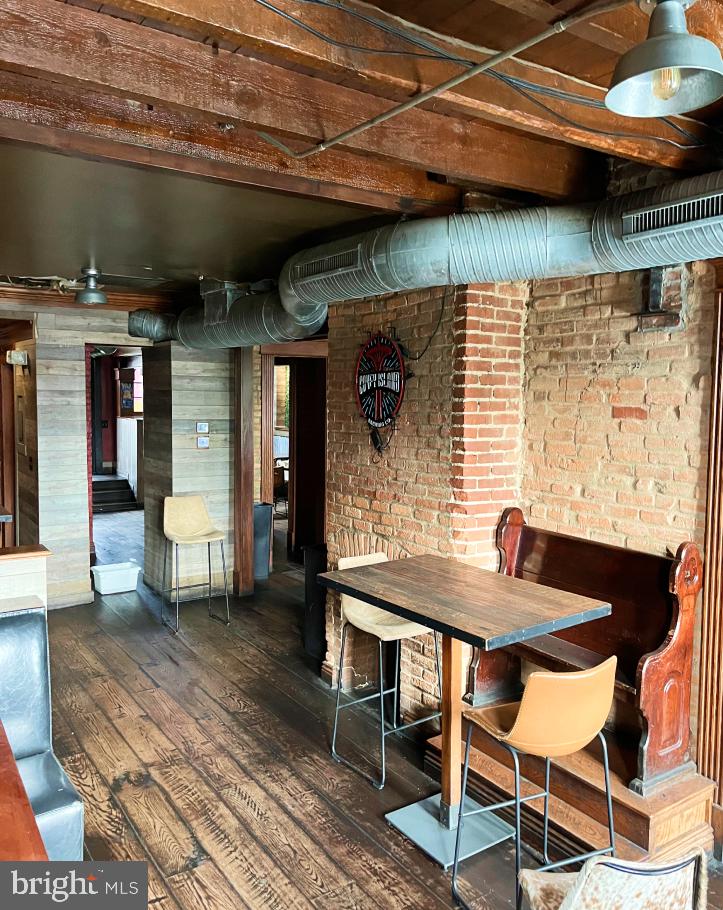 CANTON - Commercial Sale