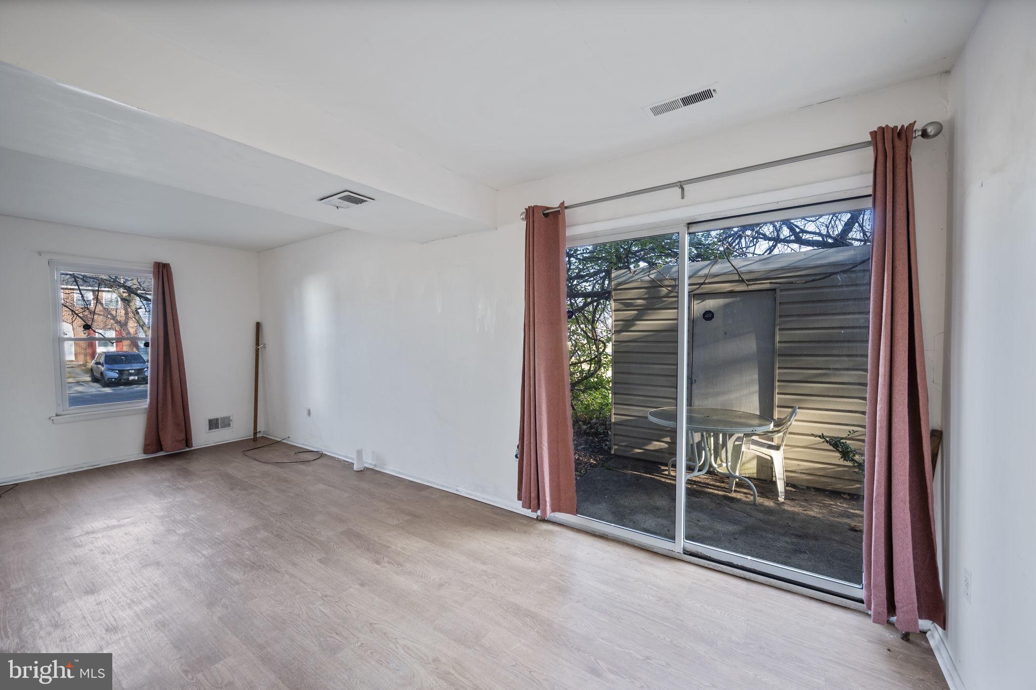 KINGS COURT - Residential